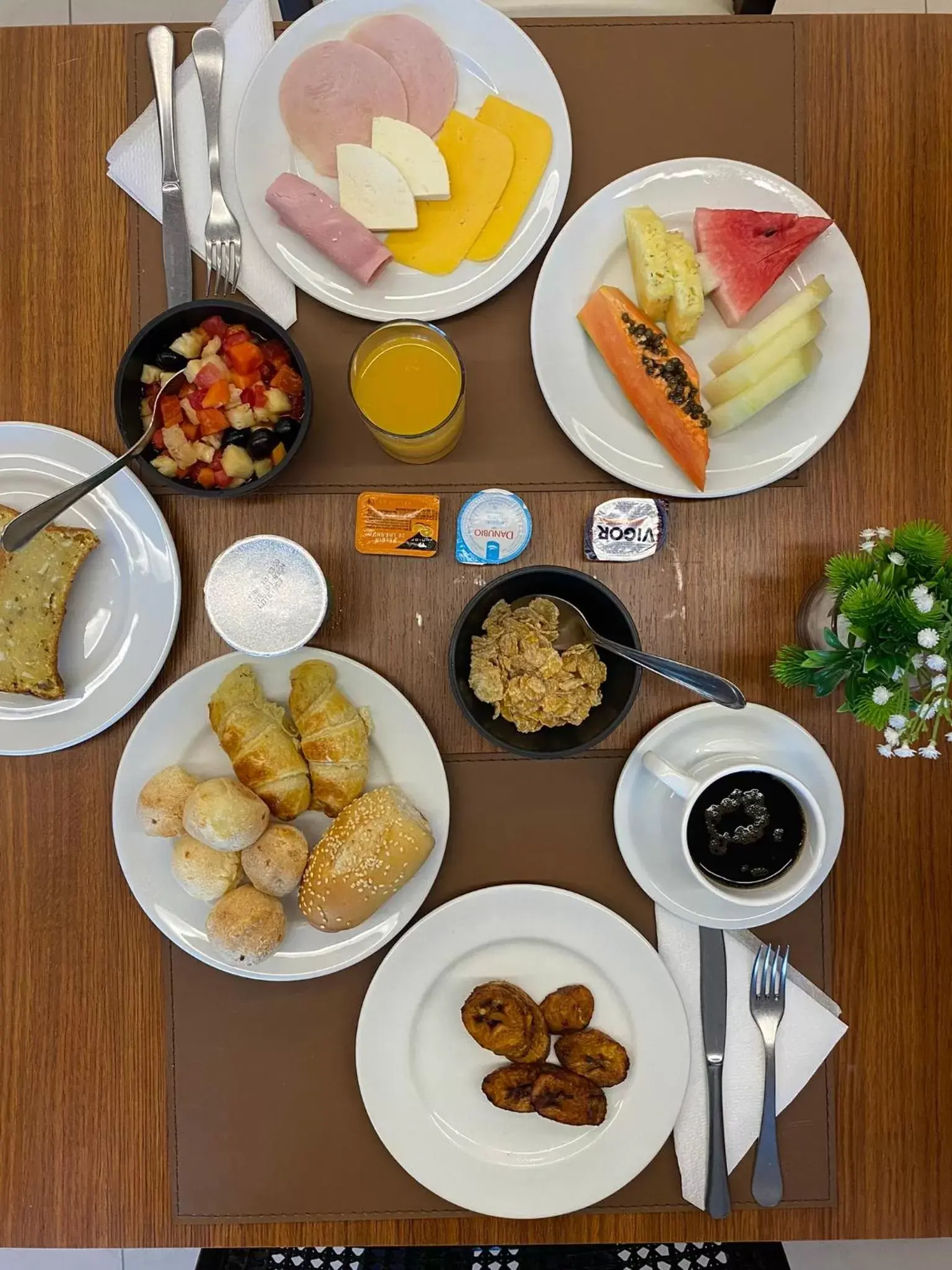 Restaurant/places to eat, Breakfast in Quality Hotel Manaus