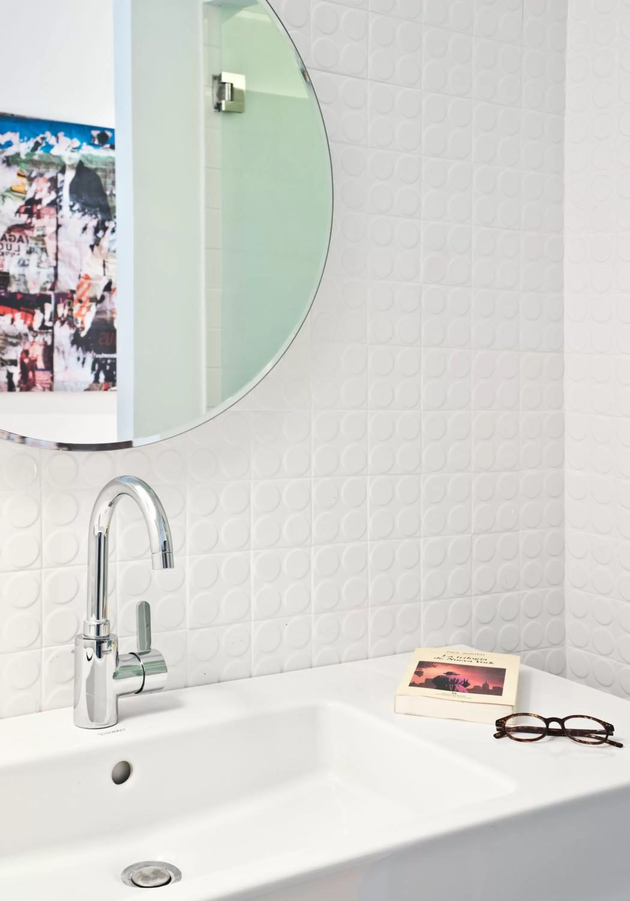 Bathroom in One Shot Prado