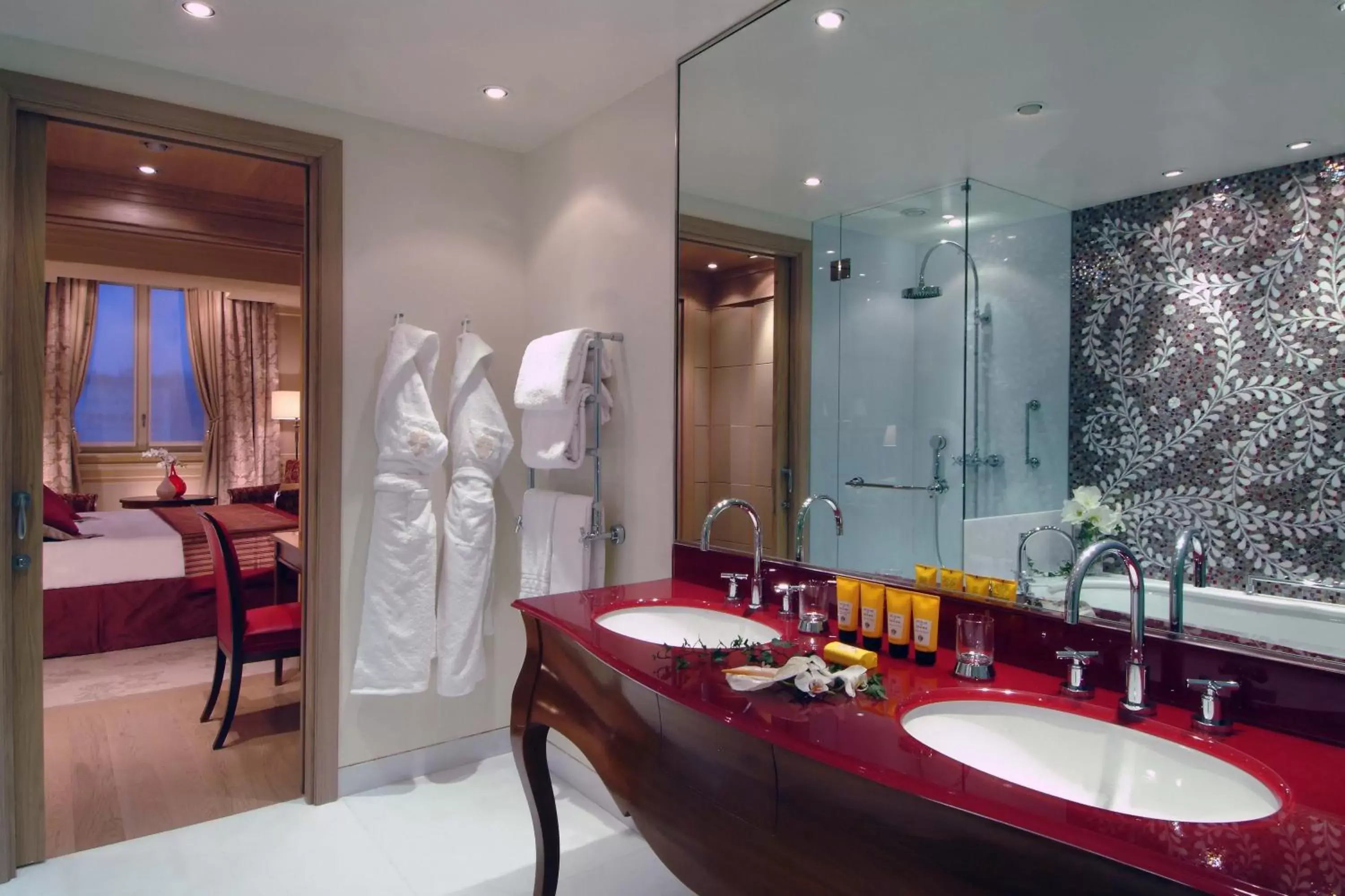 Bathroom in Hotel Principe Di Savoia - Dorchester Collection