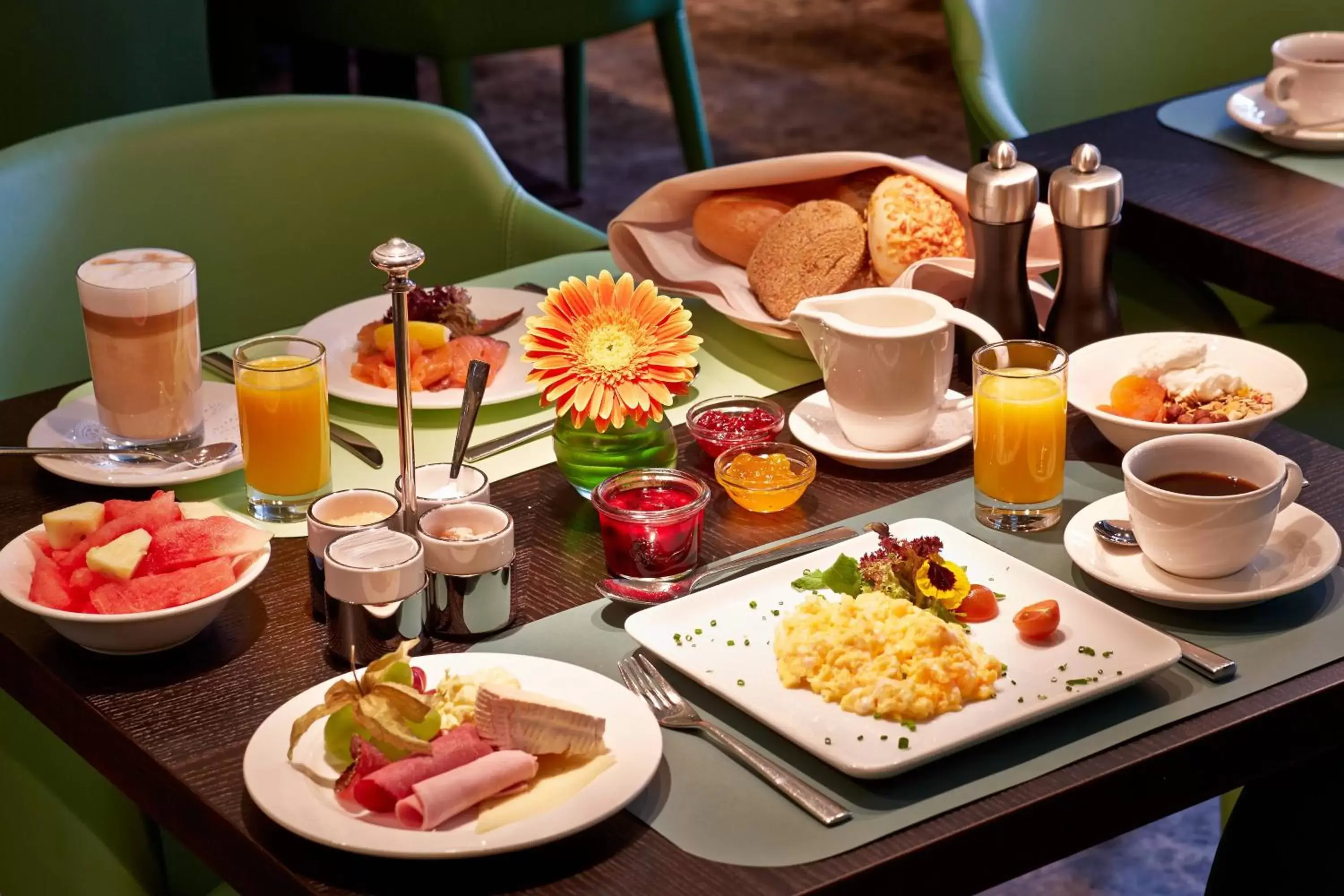 Breakfast in Gewandhaus Dresden, Autograph Collection