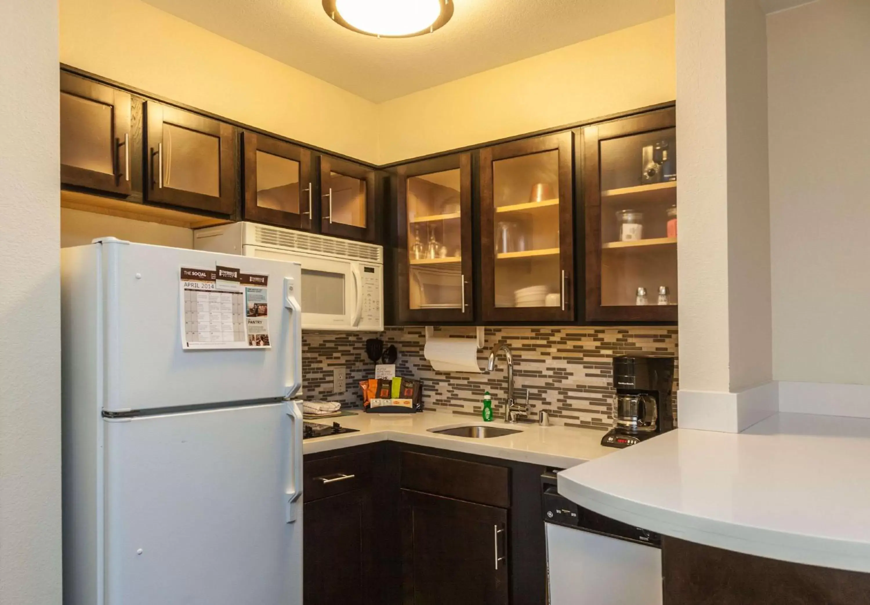 Kitchen or kitchenette, Kitchen/Kitchenette in Sonesta ES Suites Denver South - Park Meadows