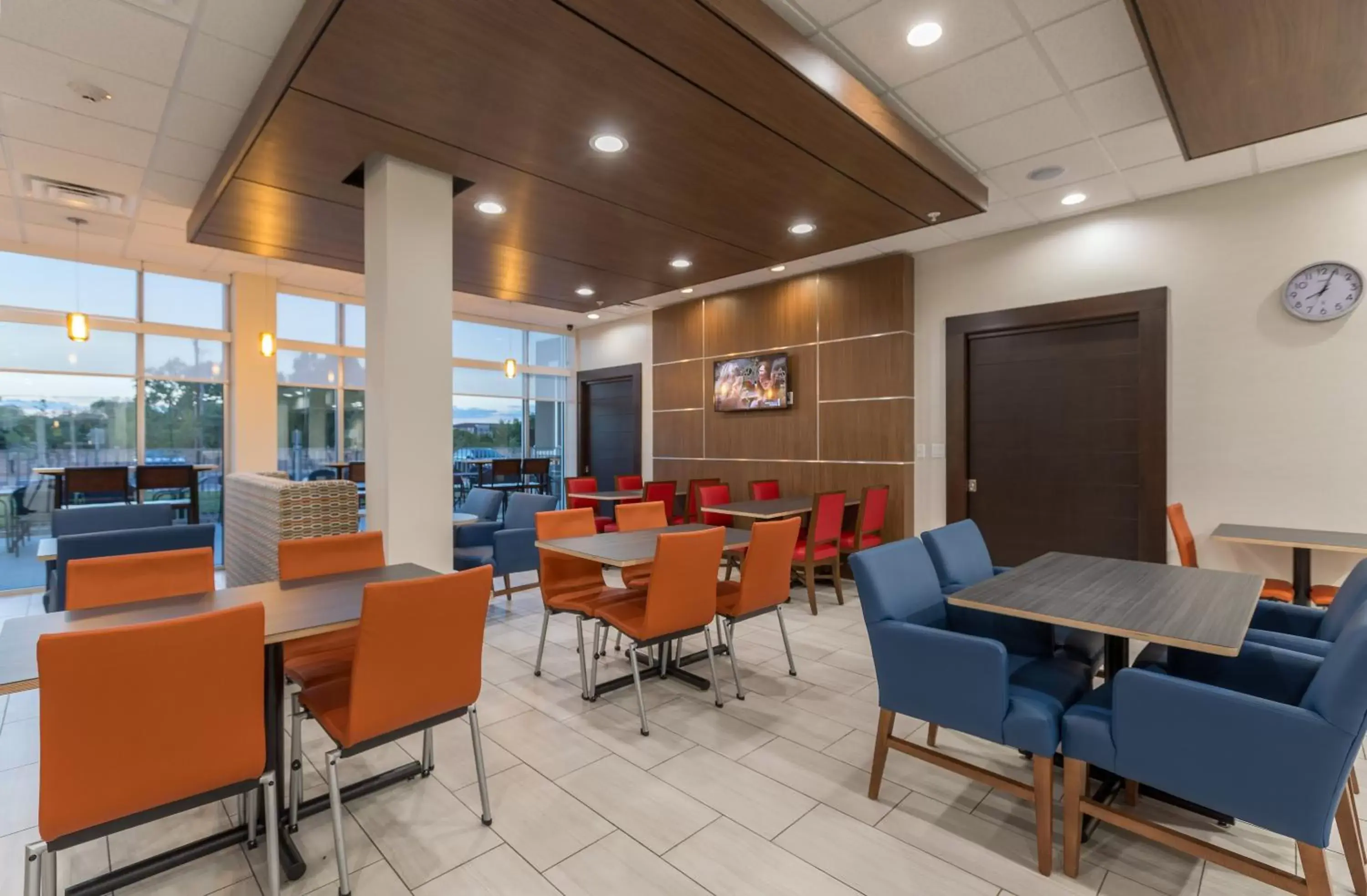 Breakfast in Holiday Inn Express & Suites - San Marcos South by IHG Breakfast in Holiday Inn Express & Suites - San Marcos South by IHG