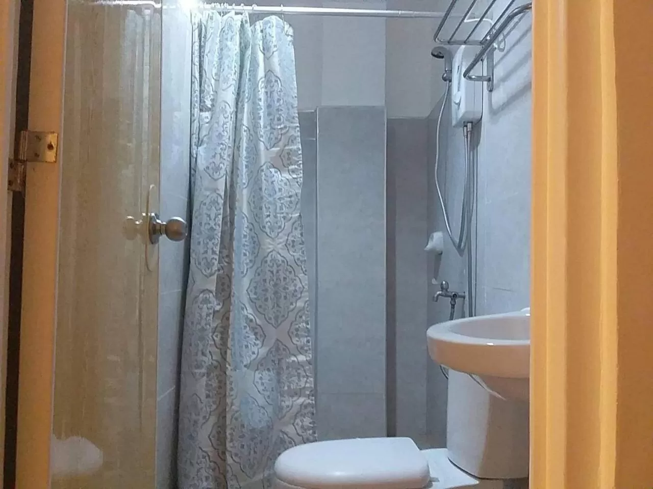 Shower in Zosimo's Inn