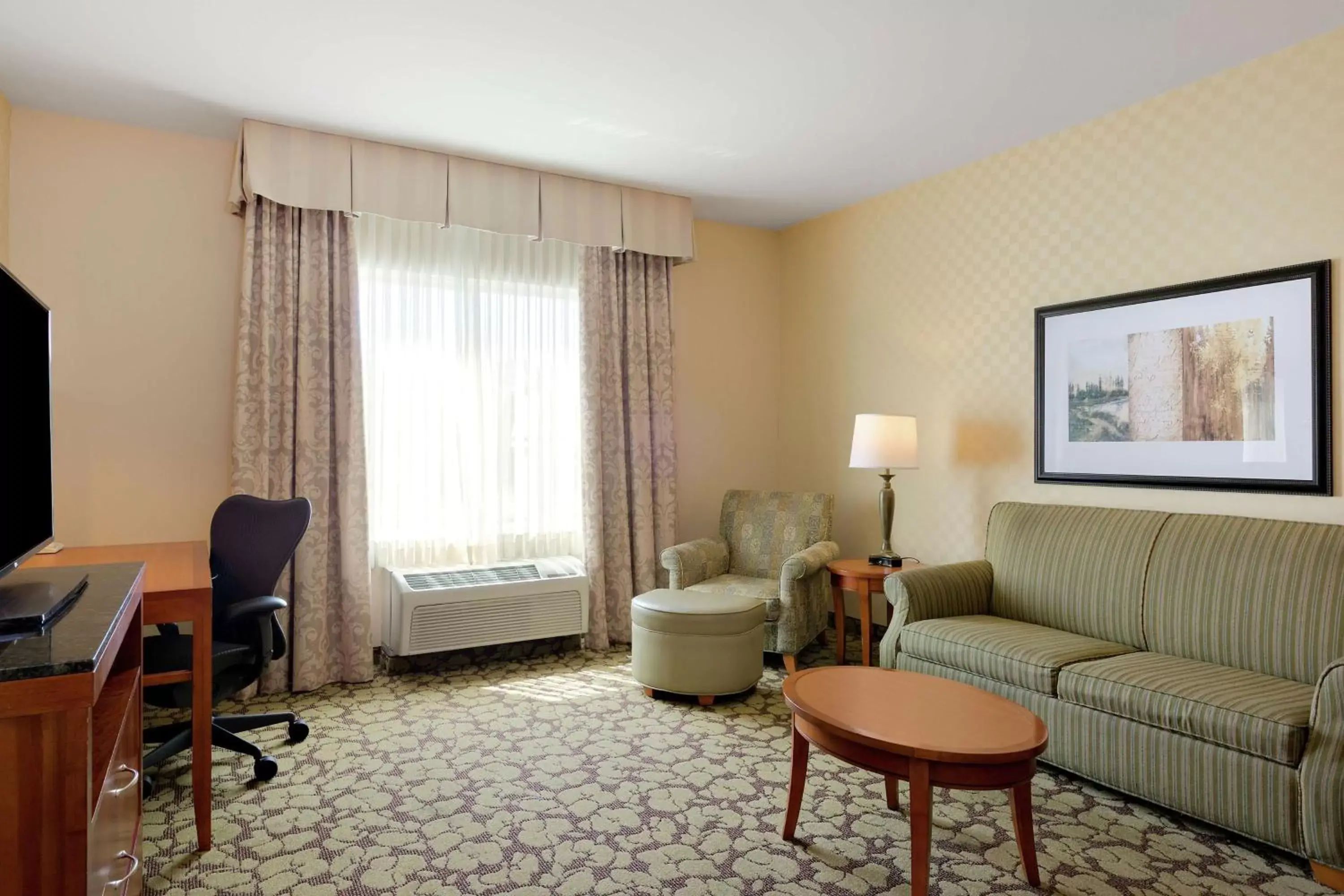 Bedroom, Seating Area in Hilton Garden Inn Sacramento Elk Grove