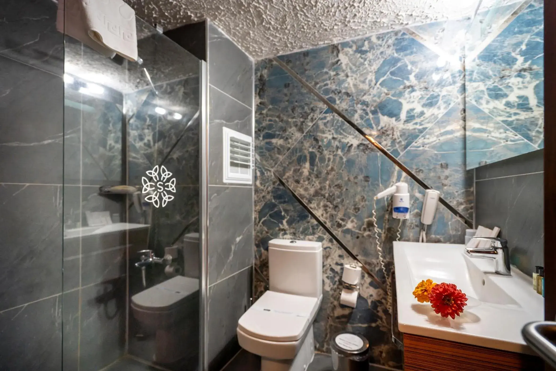 Shower, Bathroom in SIGNATURE GARDEN AVANOS Hotel & SPA