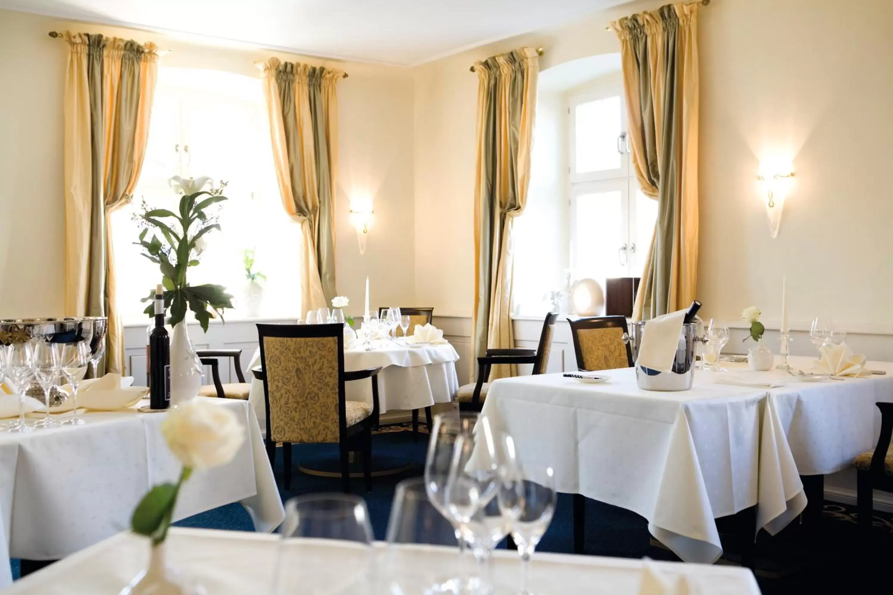 Restaurant/Places to Eat in Schloss Reinach