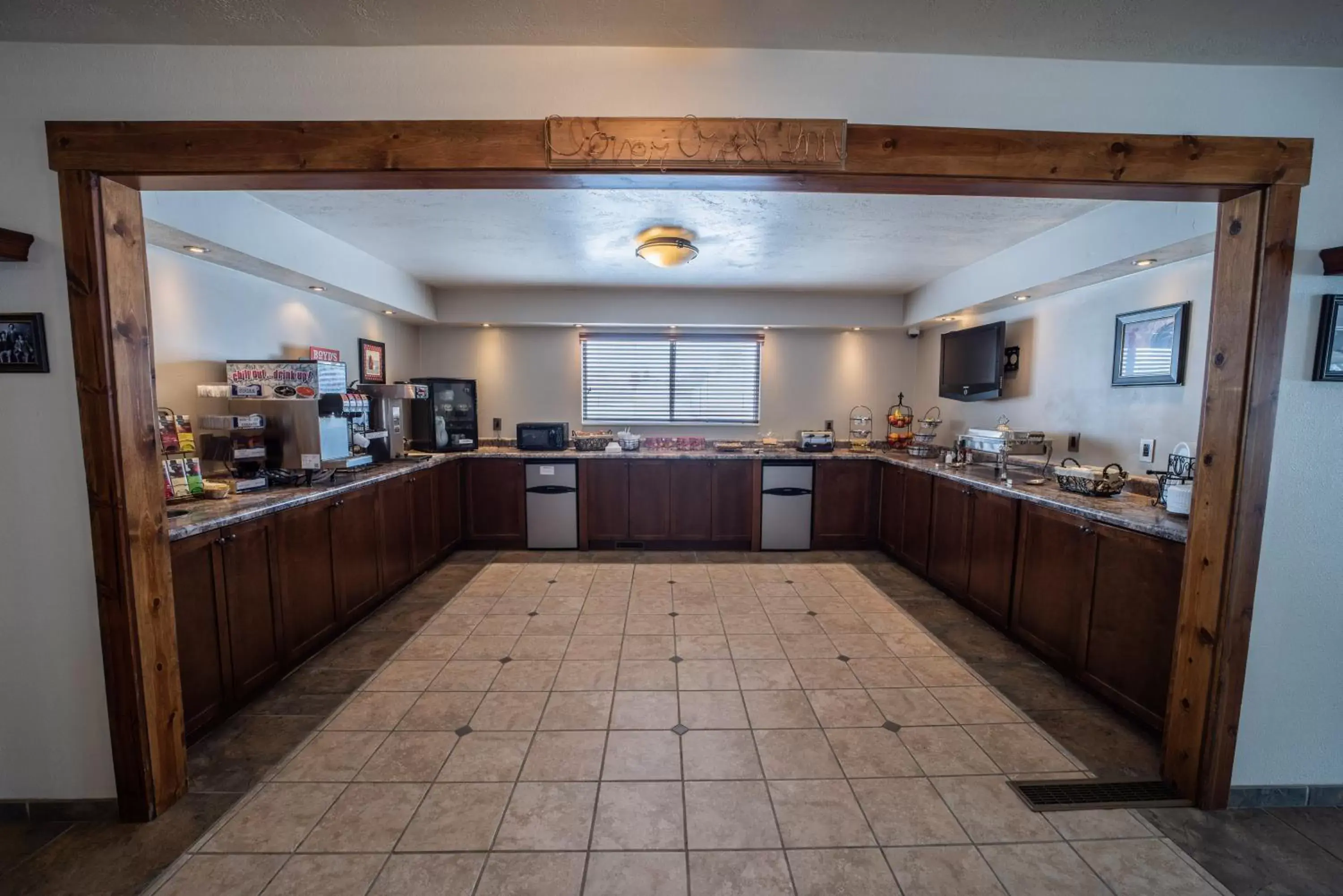 Continental breakfast, Restaurant/Places to Eat in Clover Creek Inn