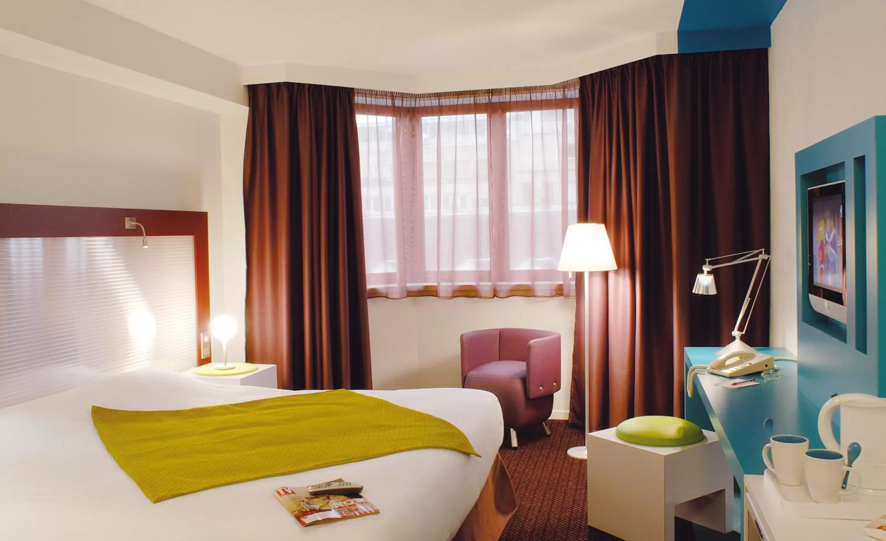 Photo of the whole room, Bed in Mercure Strasbourg Centre