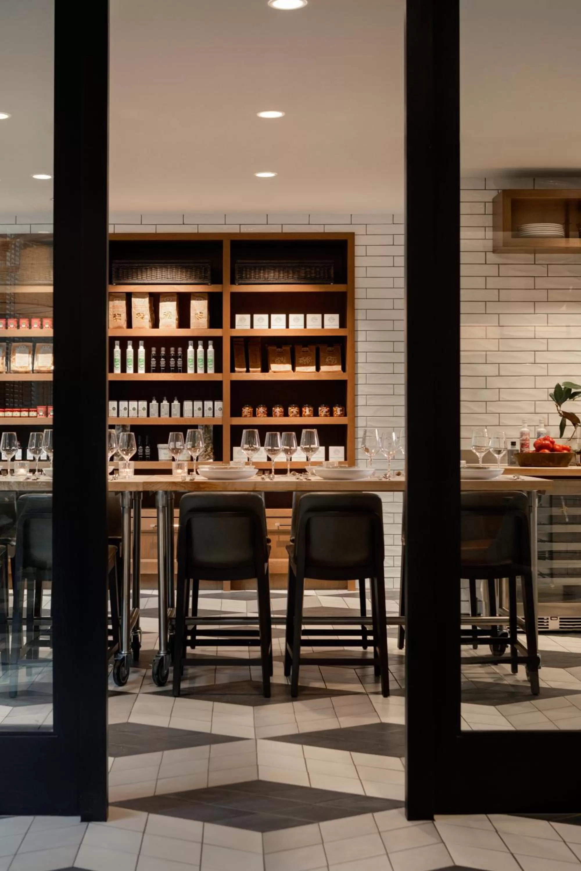 Restaurant/places to eat in Kimpton - Harper Hotel by IHG