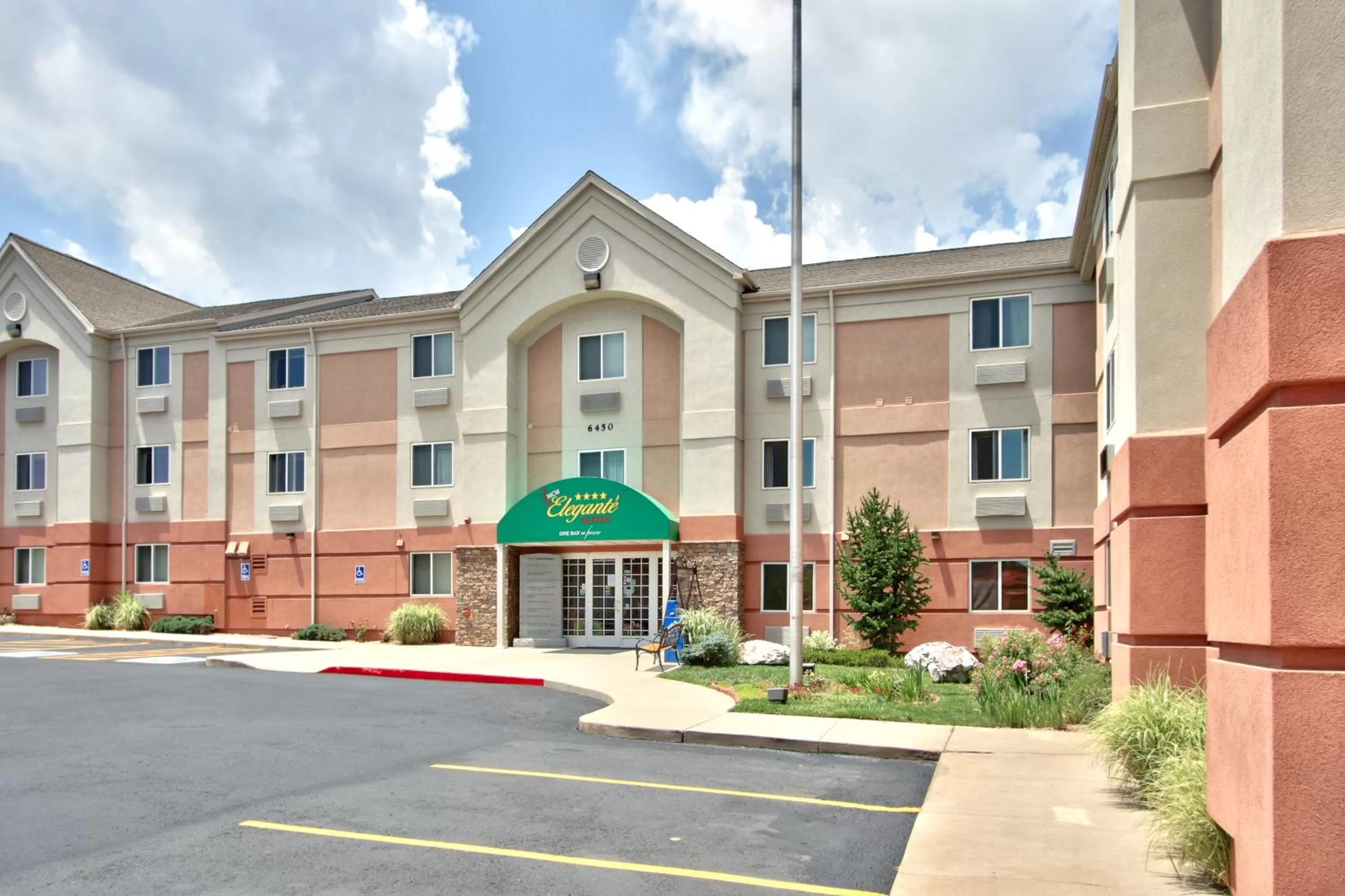 Facade/entrance in MCM Elegante Suites
