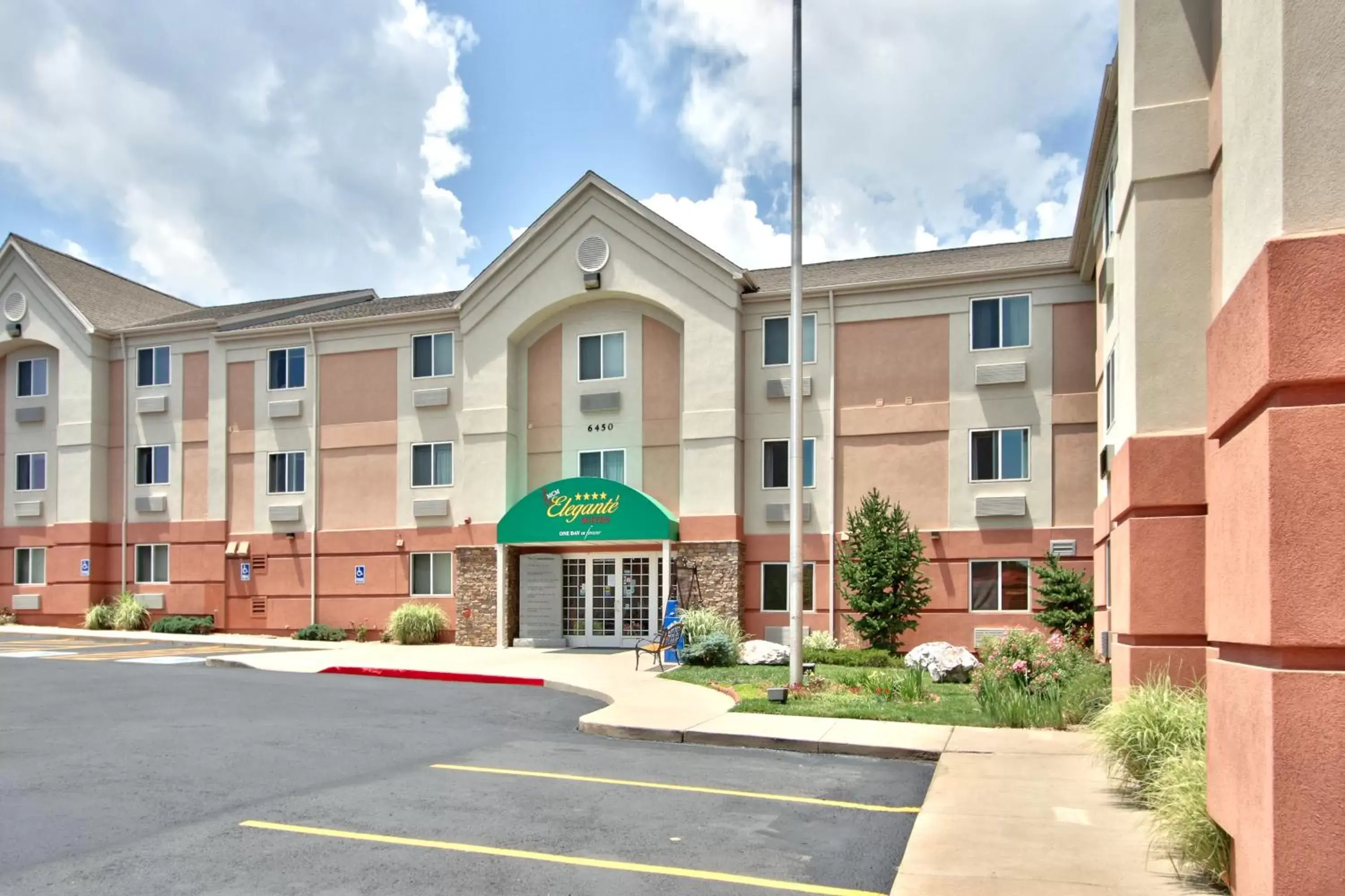 Facade/entrance in MCM Elegante Suites Facade/entrance in MCM Elegante Suites