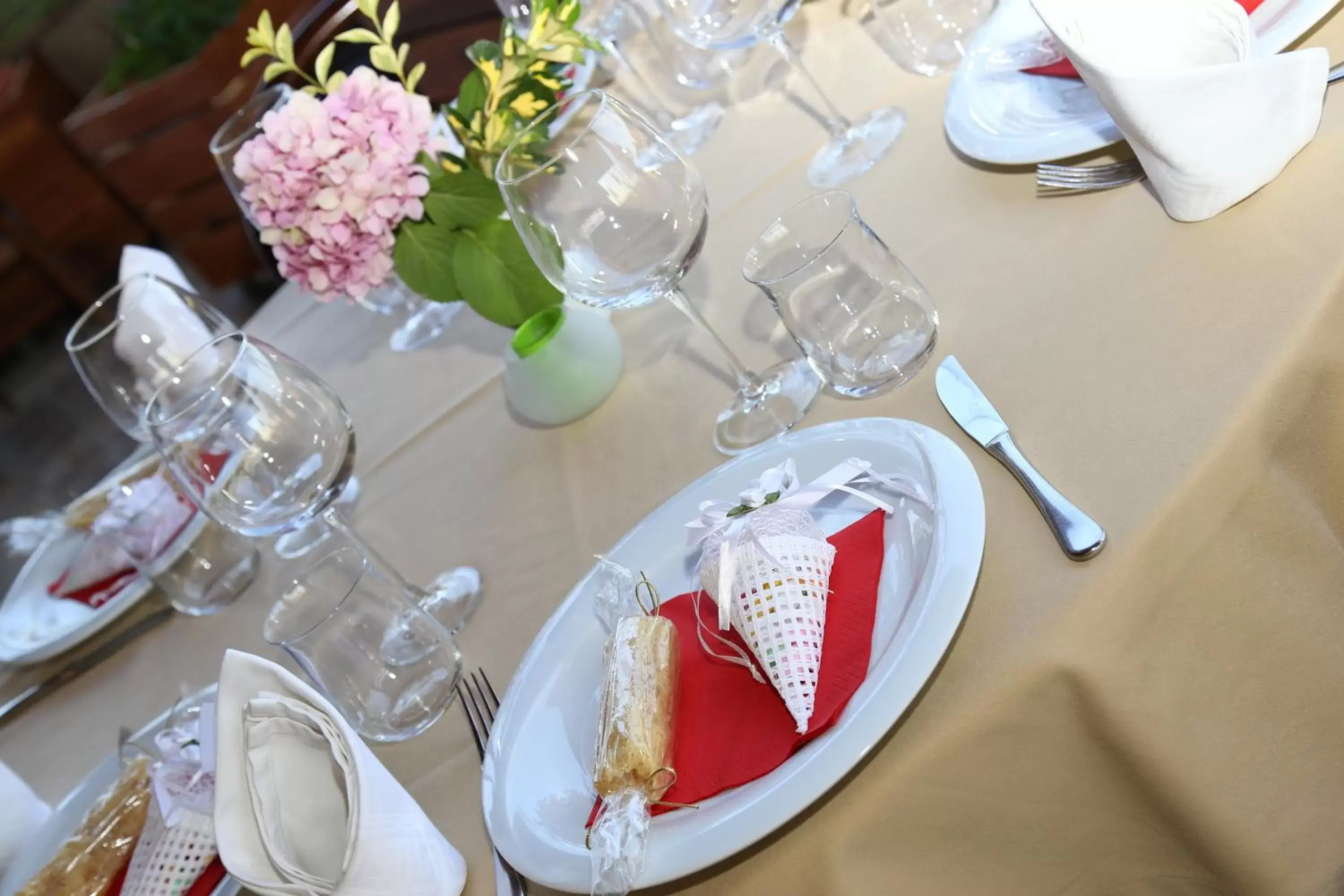 Restaurant/places to eat in Hotel Victoria Tirana Restaurant/places to eat in Hotel Victoria Tirana