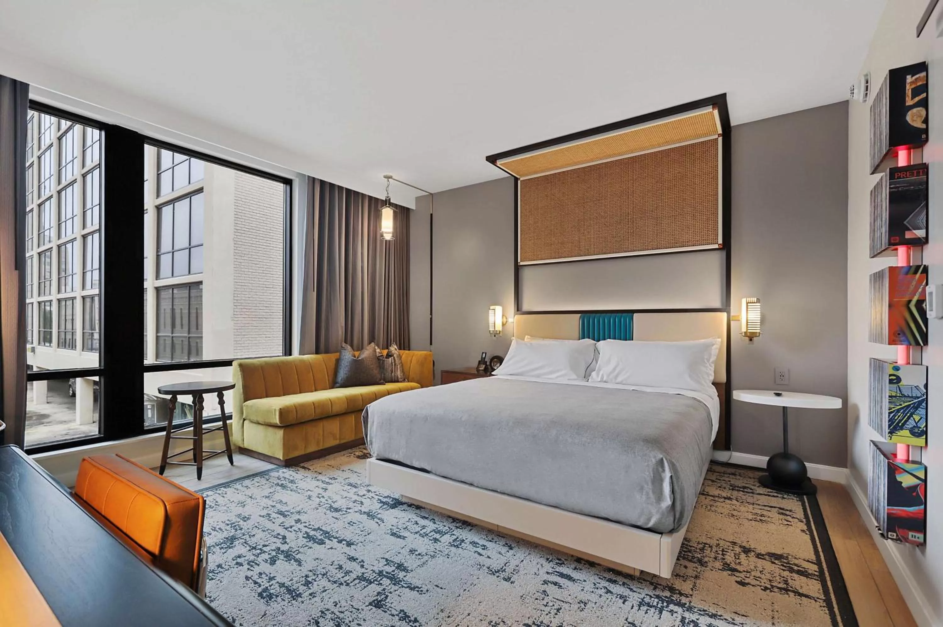 Bed in Canopy By Hilton Memphis Downtown