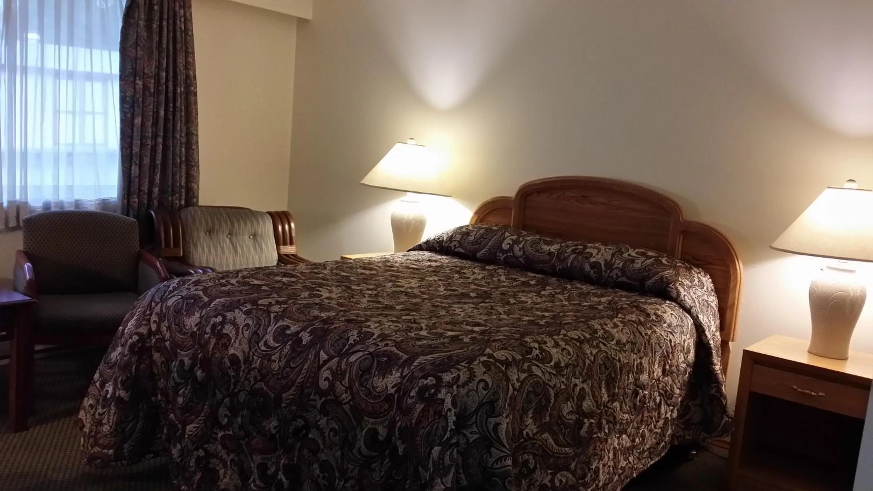 Queen Room in Skagit Motel