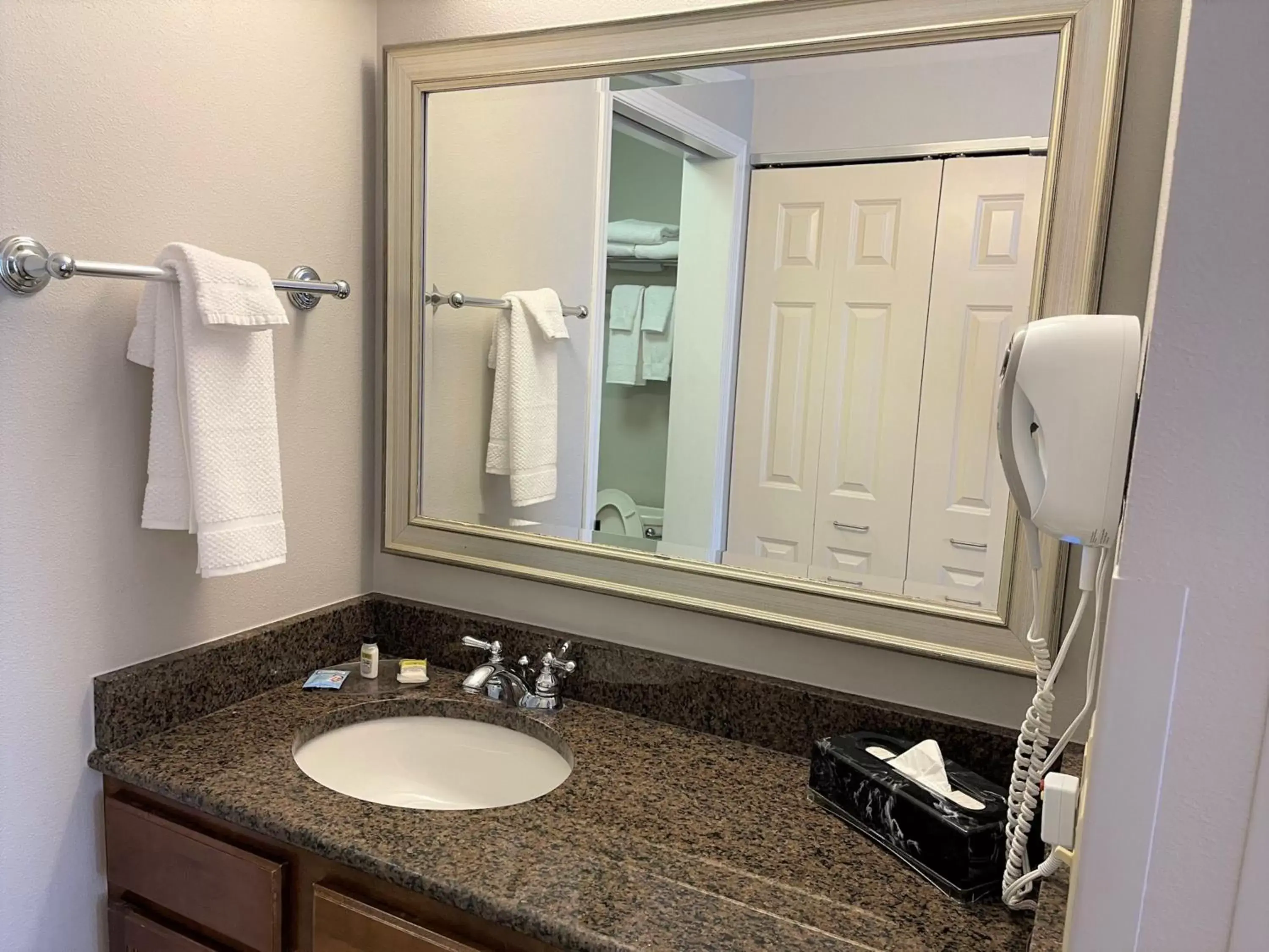 Photo of the whole room, Bathroom in Staybridge Suites Milwaukee West-Oconomowoc, an IHG Hotel
