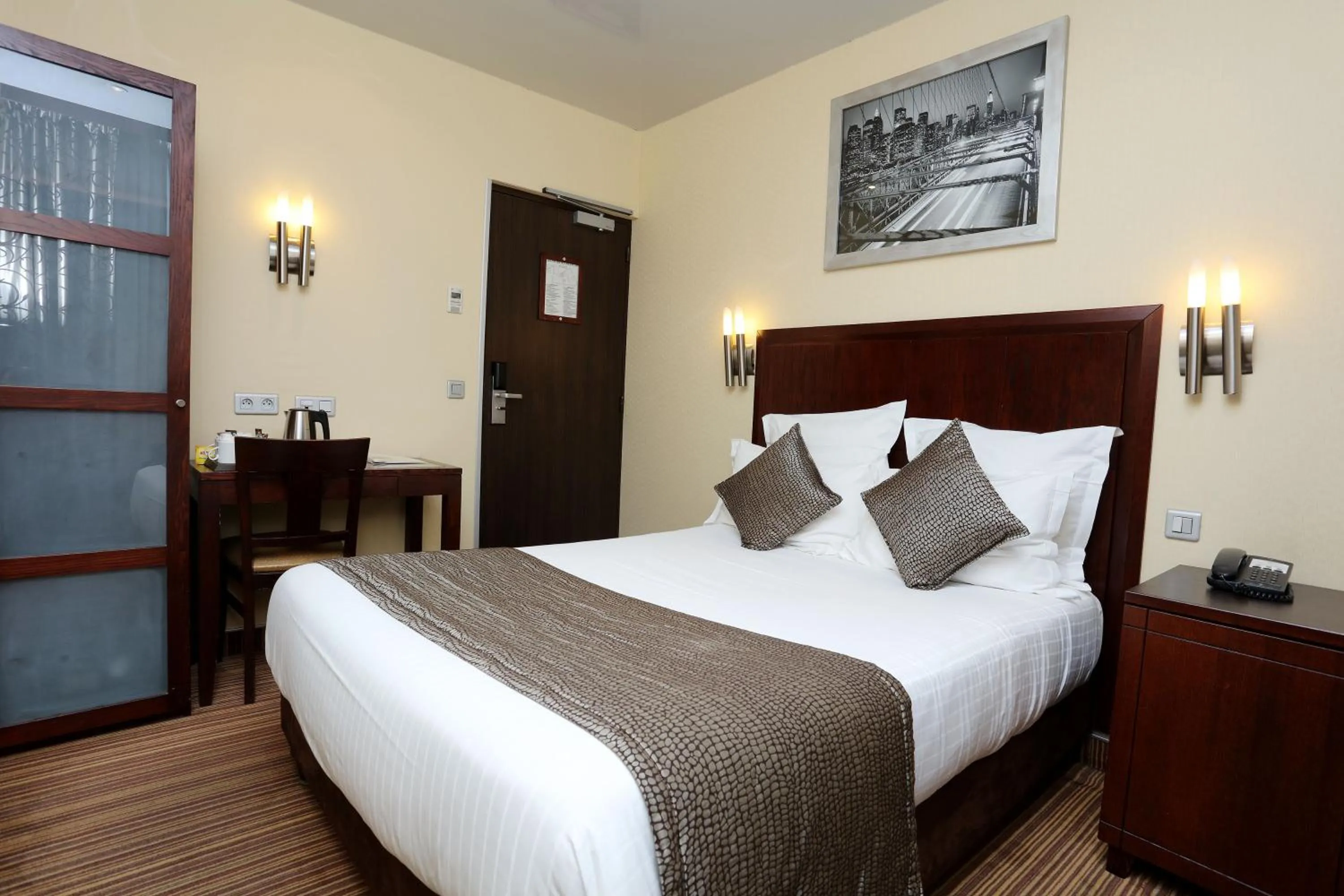 Bed in Grand Hotel Francais