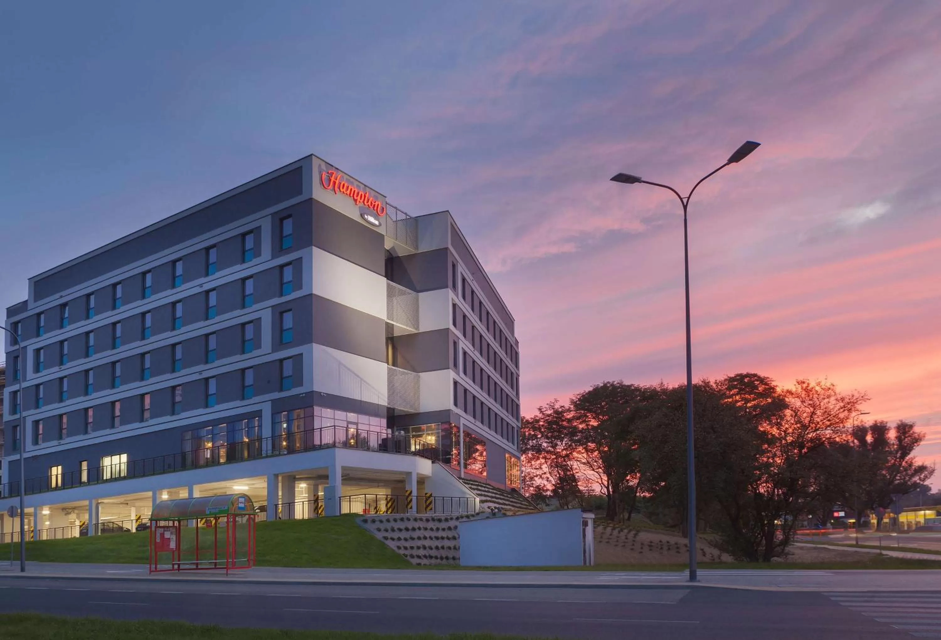 Property building in Hampton By Hilton Lublin