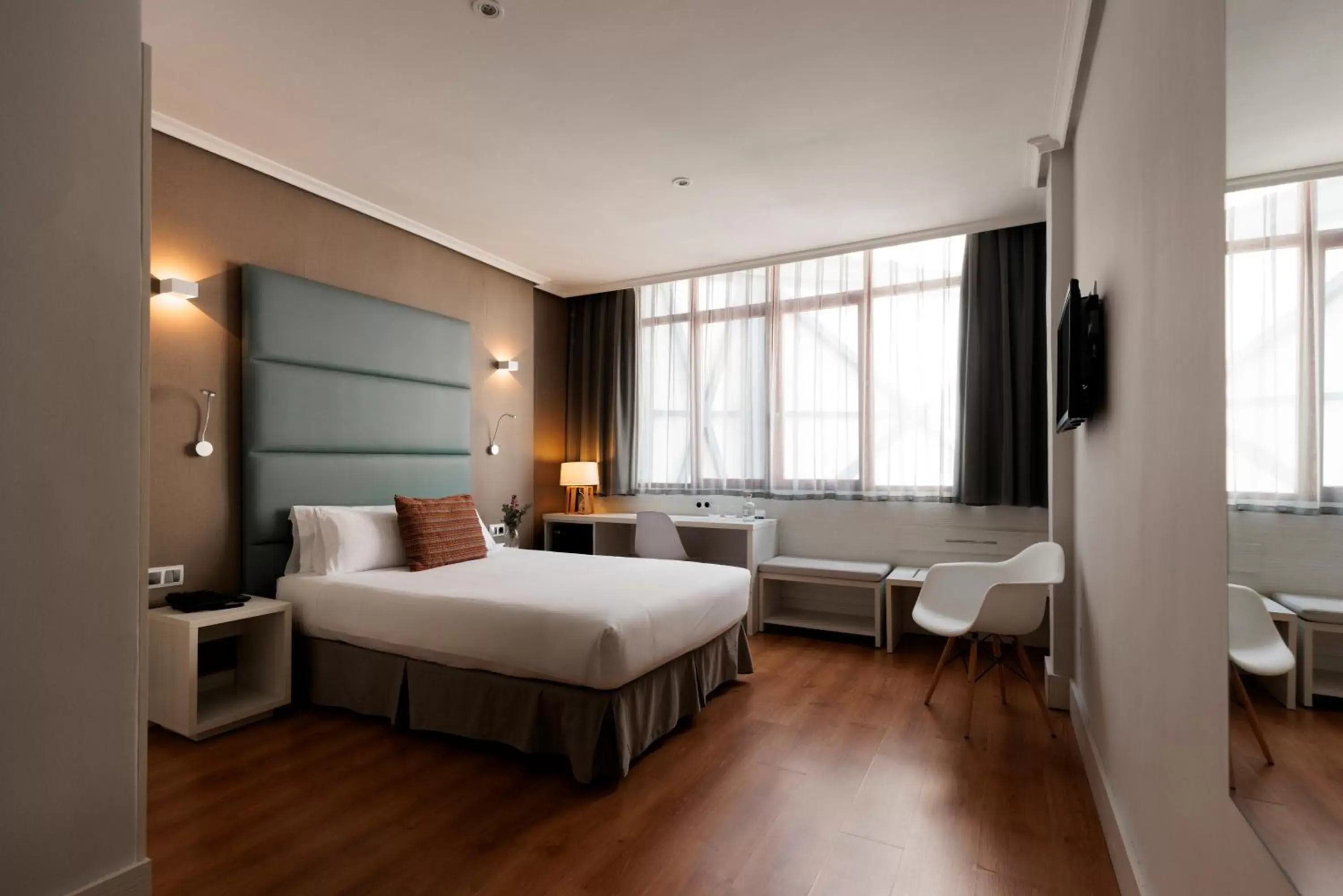 Facility for disabled guests, Bed in Hotel Pax Guadalajara Facility for disabled guests, Bed in Hotel Pax Guadalajara