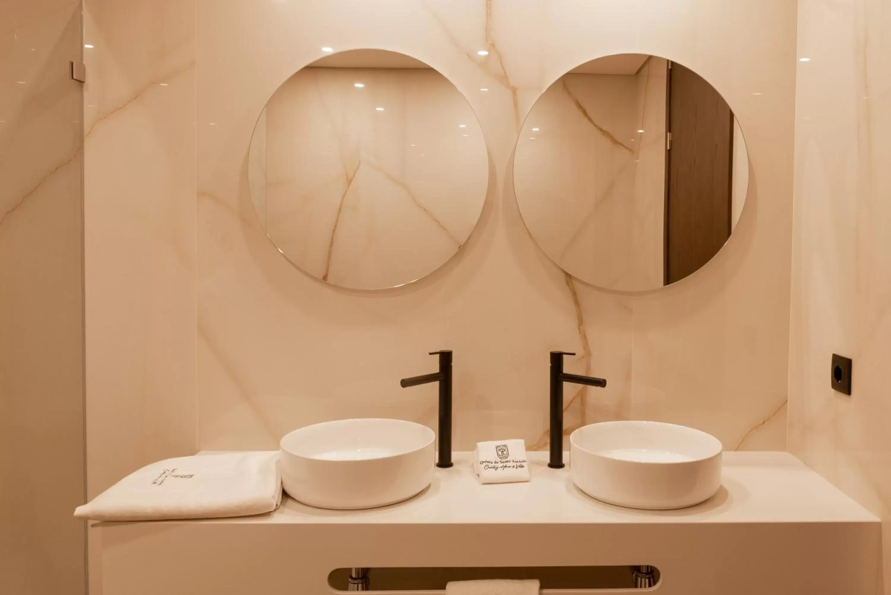 Bathroom in Quinta de Santo António - Country House & Villas