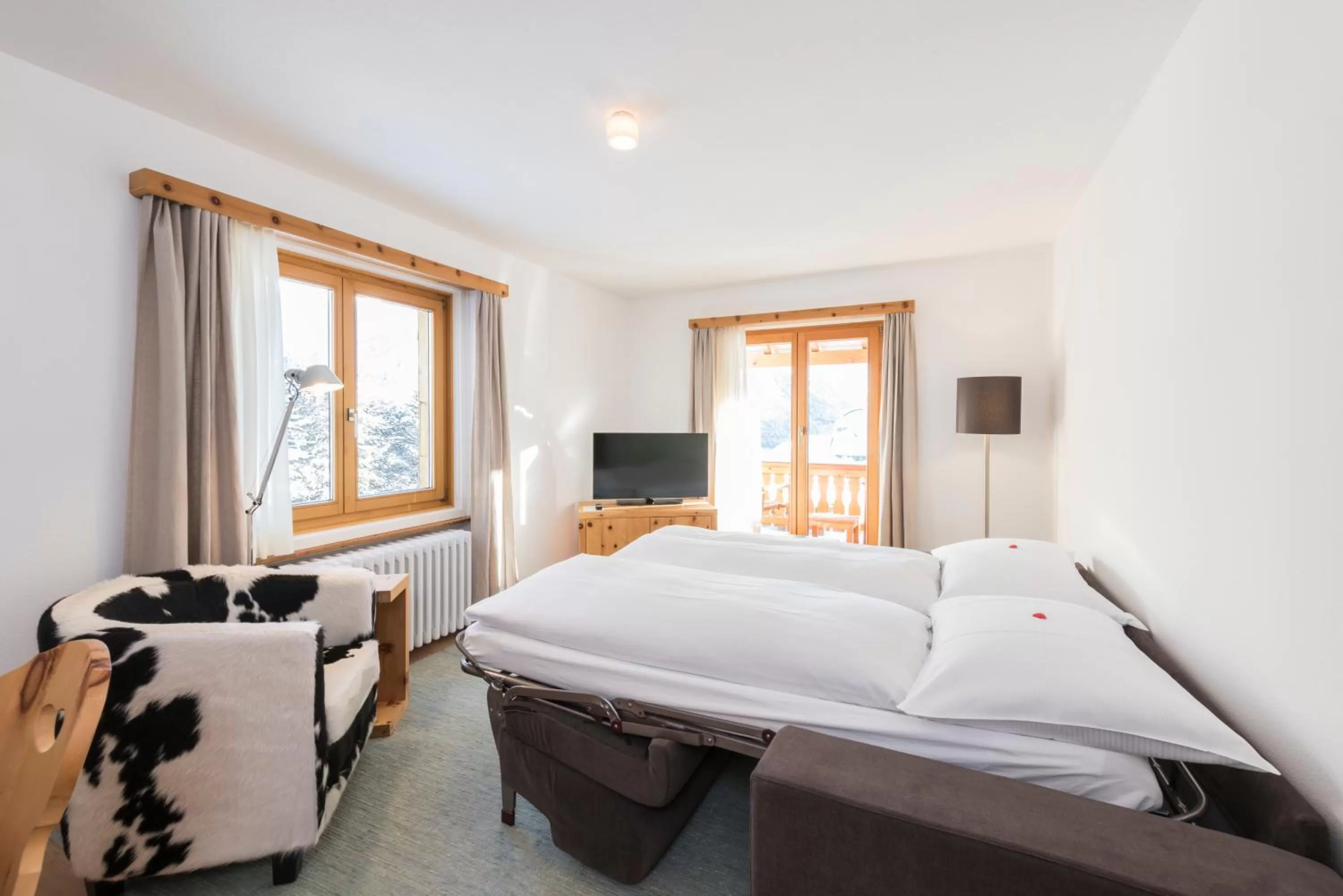 Photo of the whole room, Bed in Berghotel Randolins