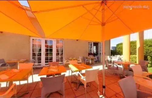 Patio, Restaurant/Places to Eat in Kyriad Direct Reims Bezannes