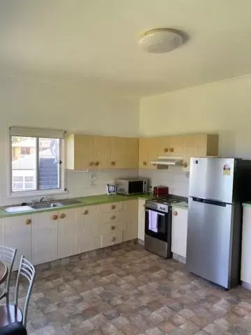 Kitchen or kitchenette, Kitchen/Kitchenette in Leisure-Lee Holiday Apartments