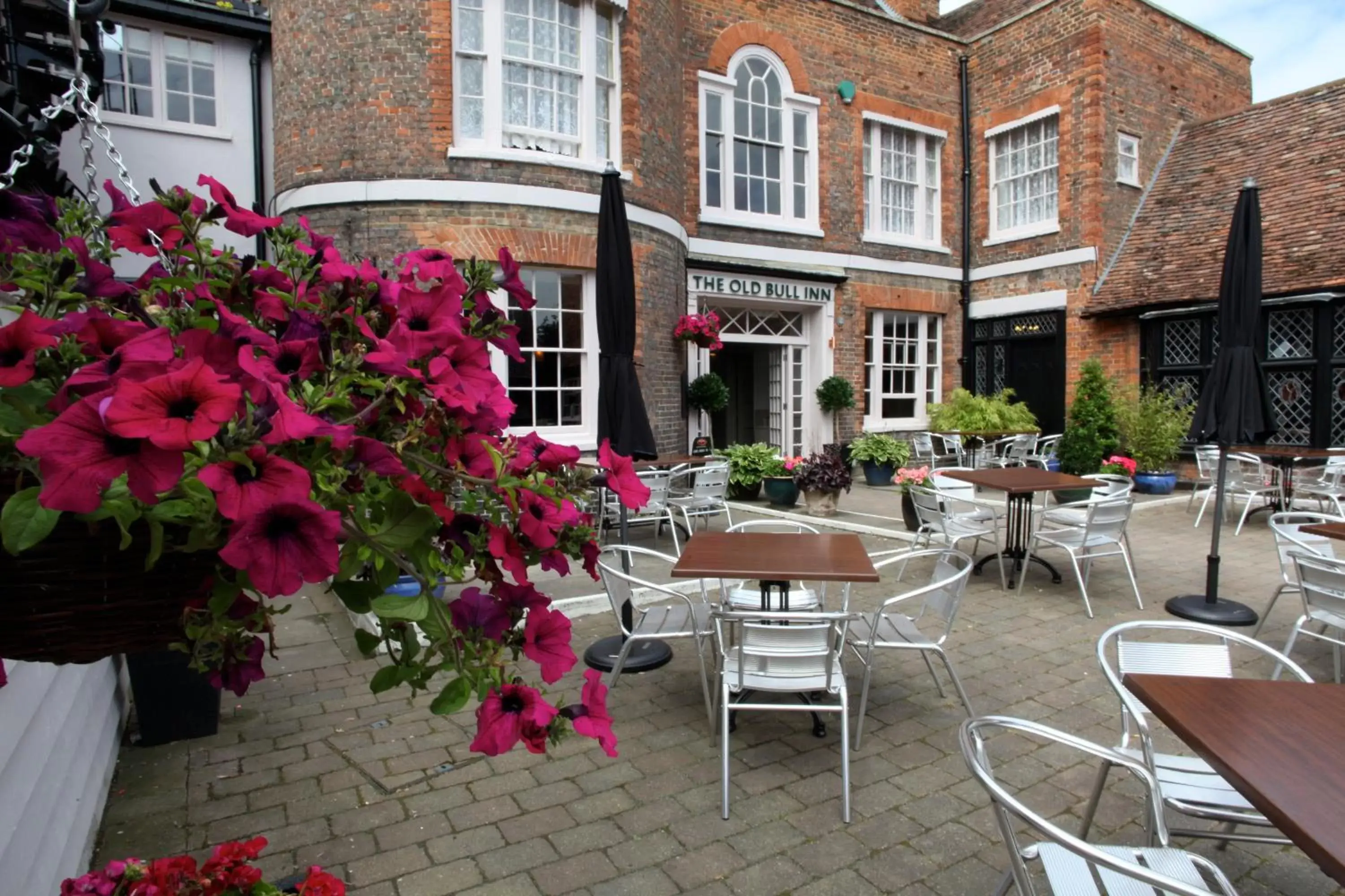 Patio, Restaurant/Places to Eat in Old Bull Inn