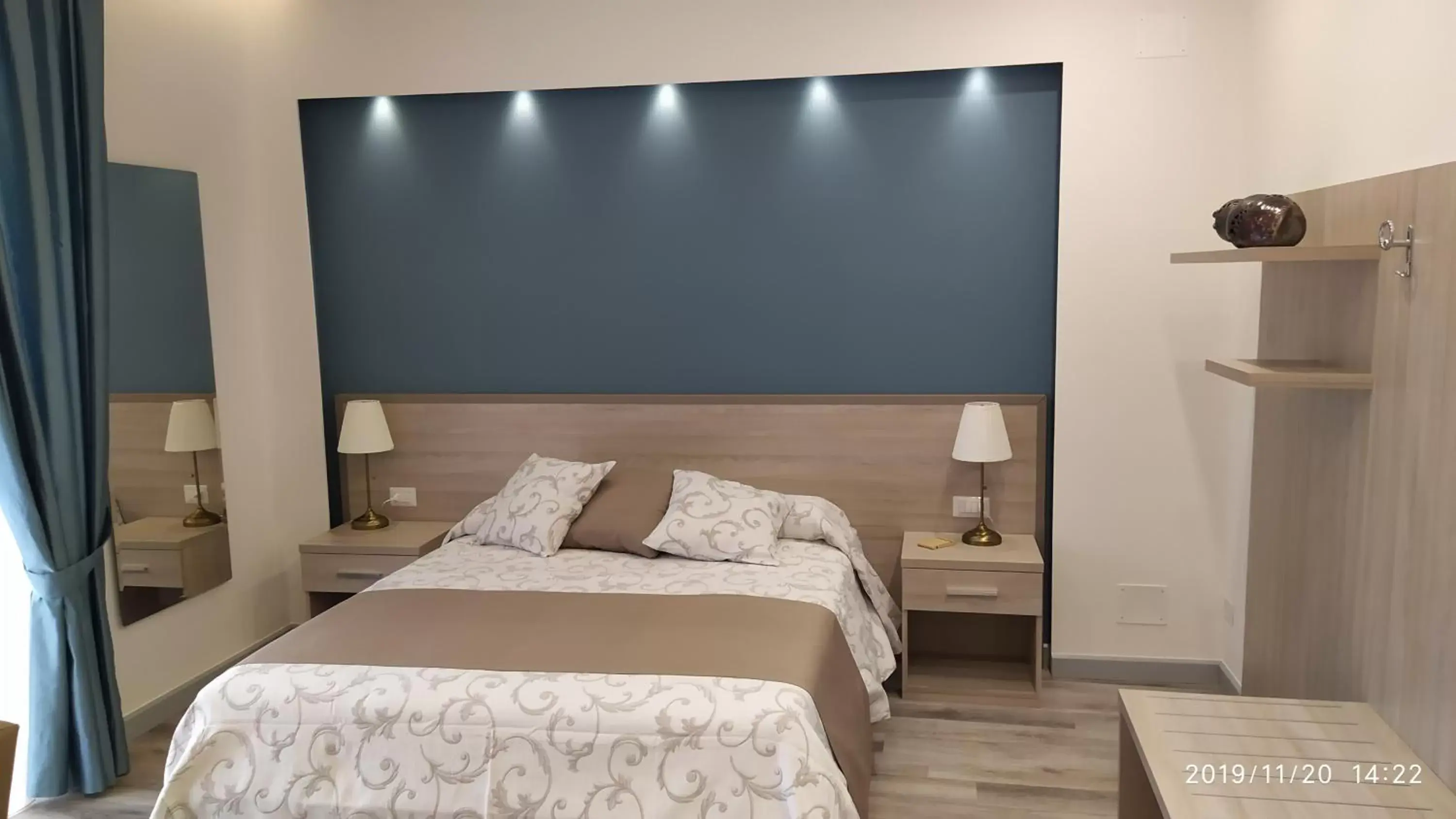 Deluxe Double Room with Balcony in B&B La Stazione Deluxe Double Room with Balcony in B&B La Stazione