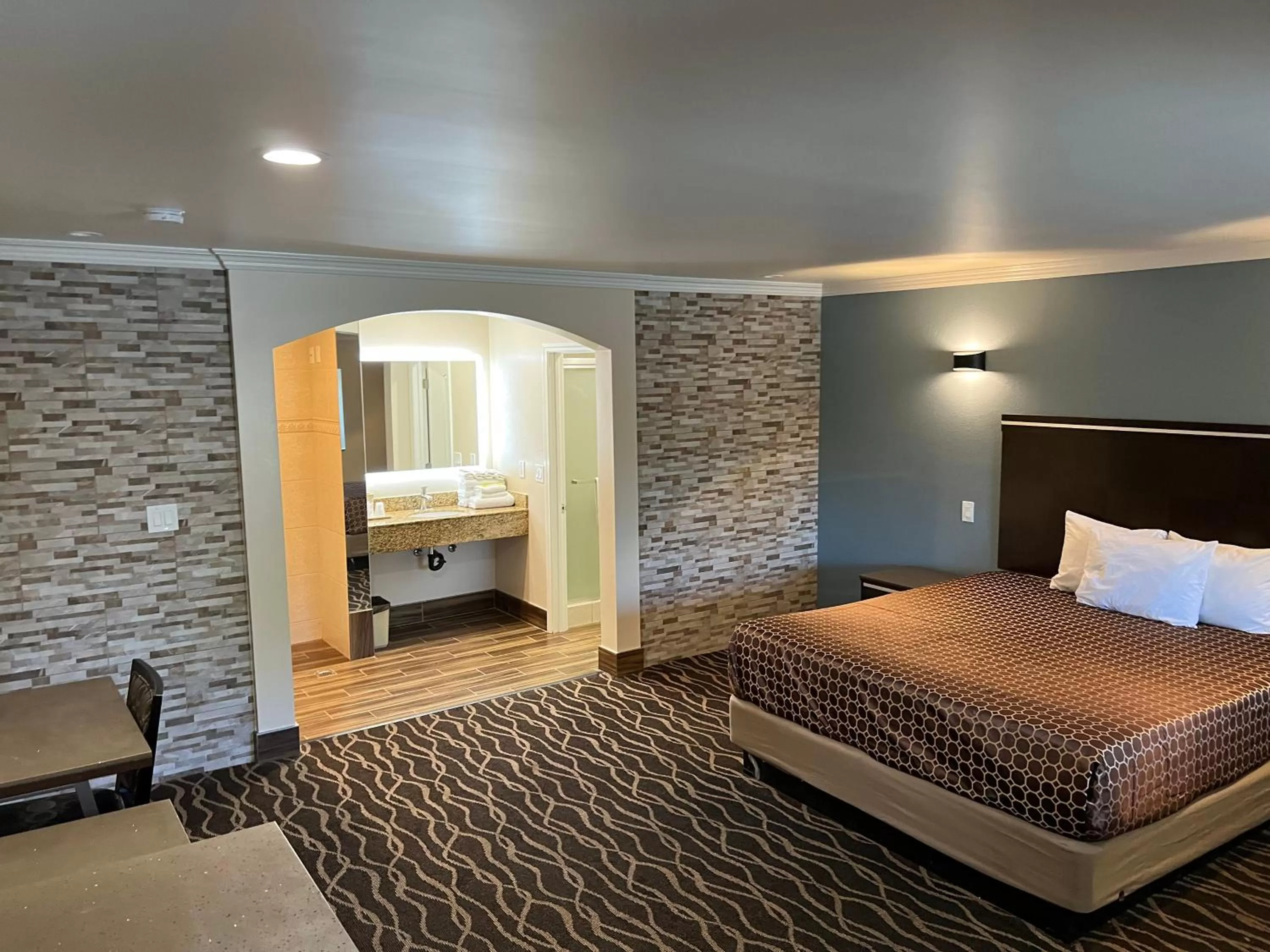 Bedroom, Bed in Walnut Inn & Suites West Covina