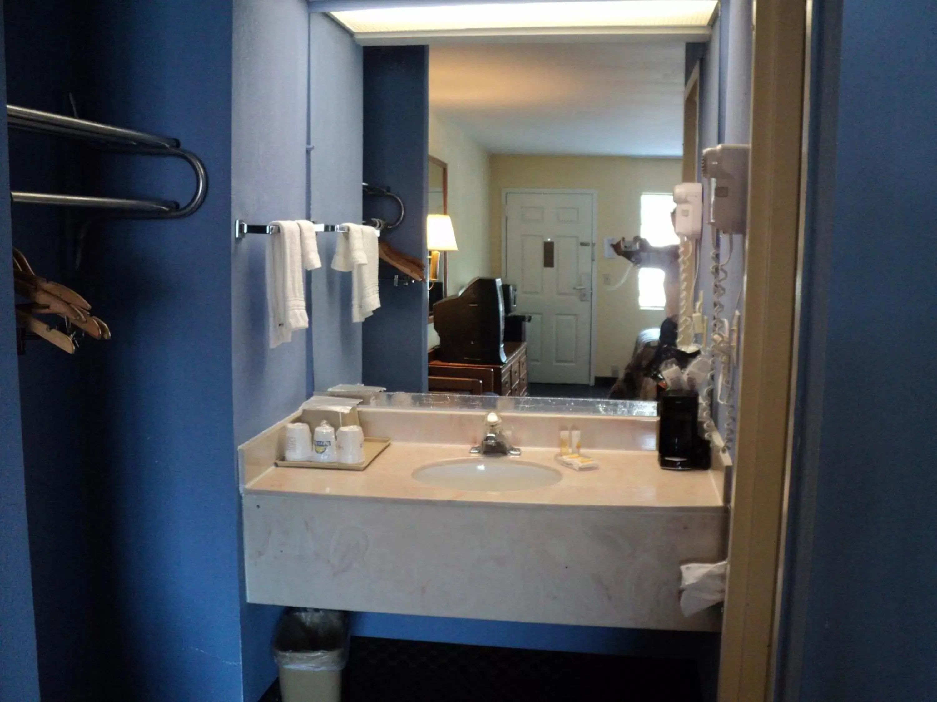 Double Room - Disability Access - Non-Smoking in Knights Inn Cleveland GA Double Room - Disability Access - Non-Smoking in Knights Inn Cleveland GA