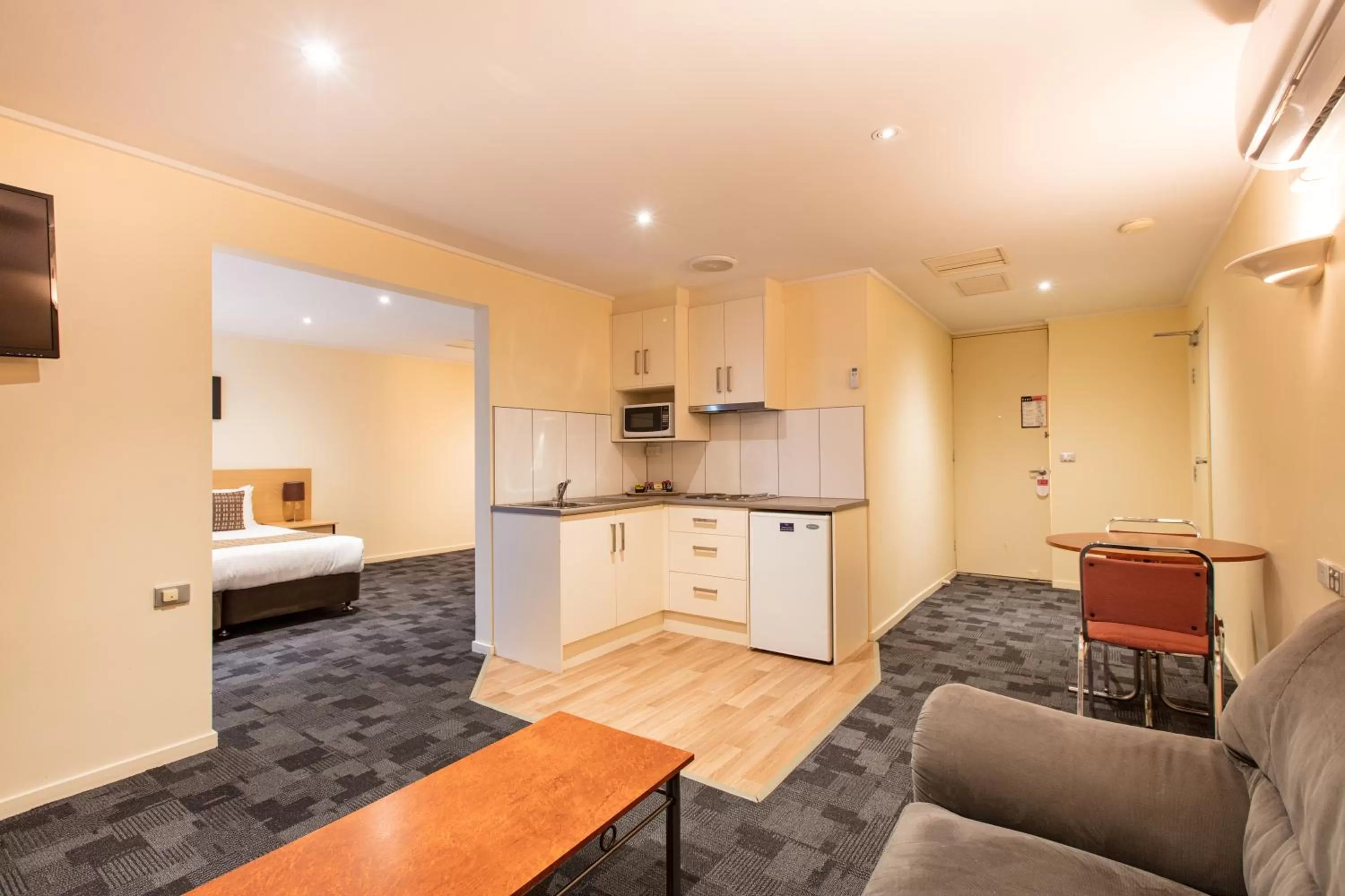 Kitchen or kitchenette in Mildura Inlander Resort