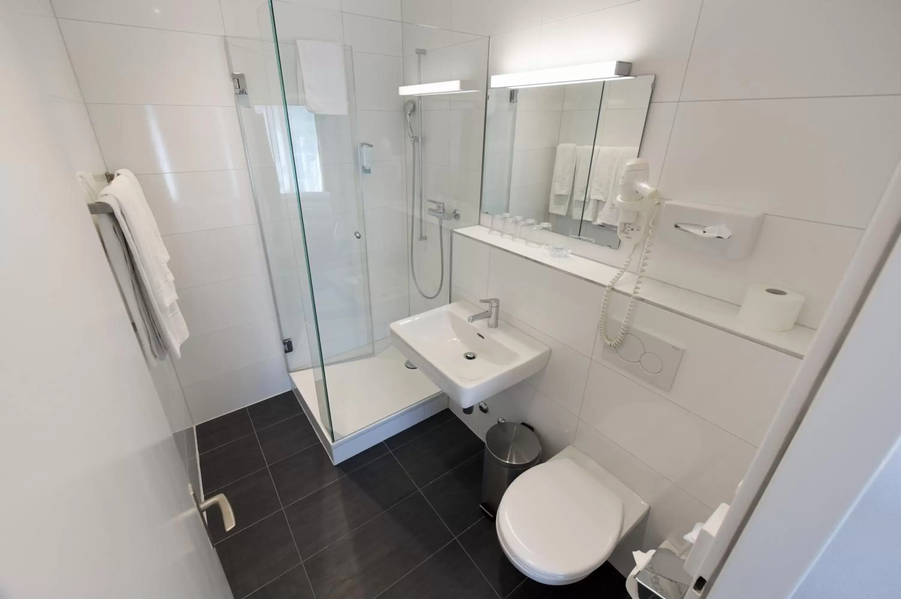 Bathroom in Hotel National Bern