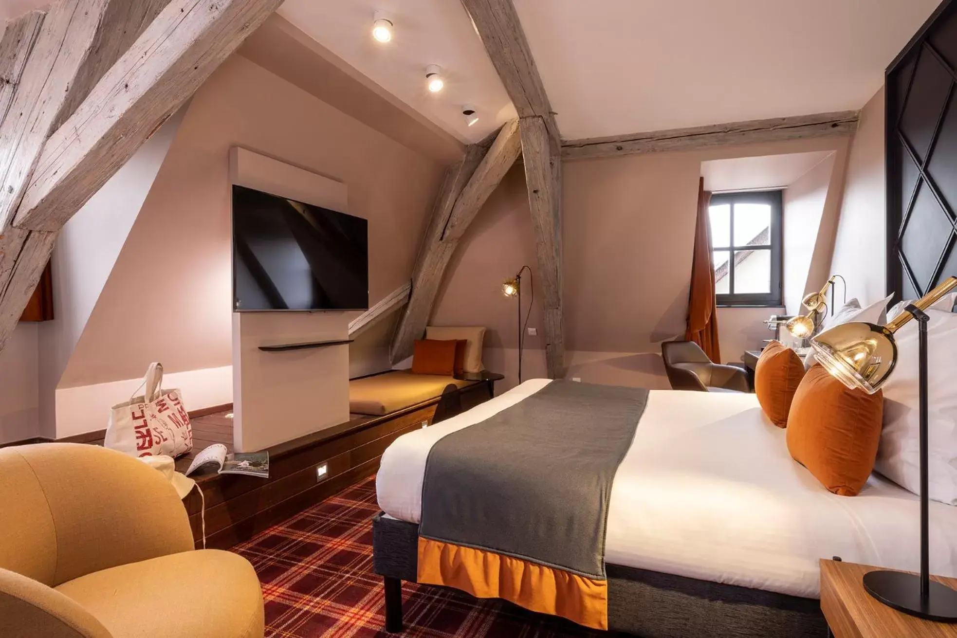 Bedroom, TV/Entertainment Center in Hotel Le Colombier