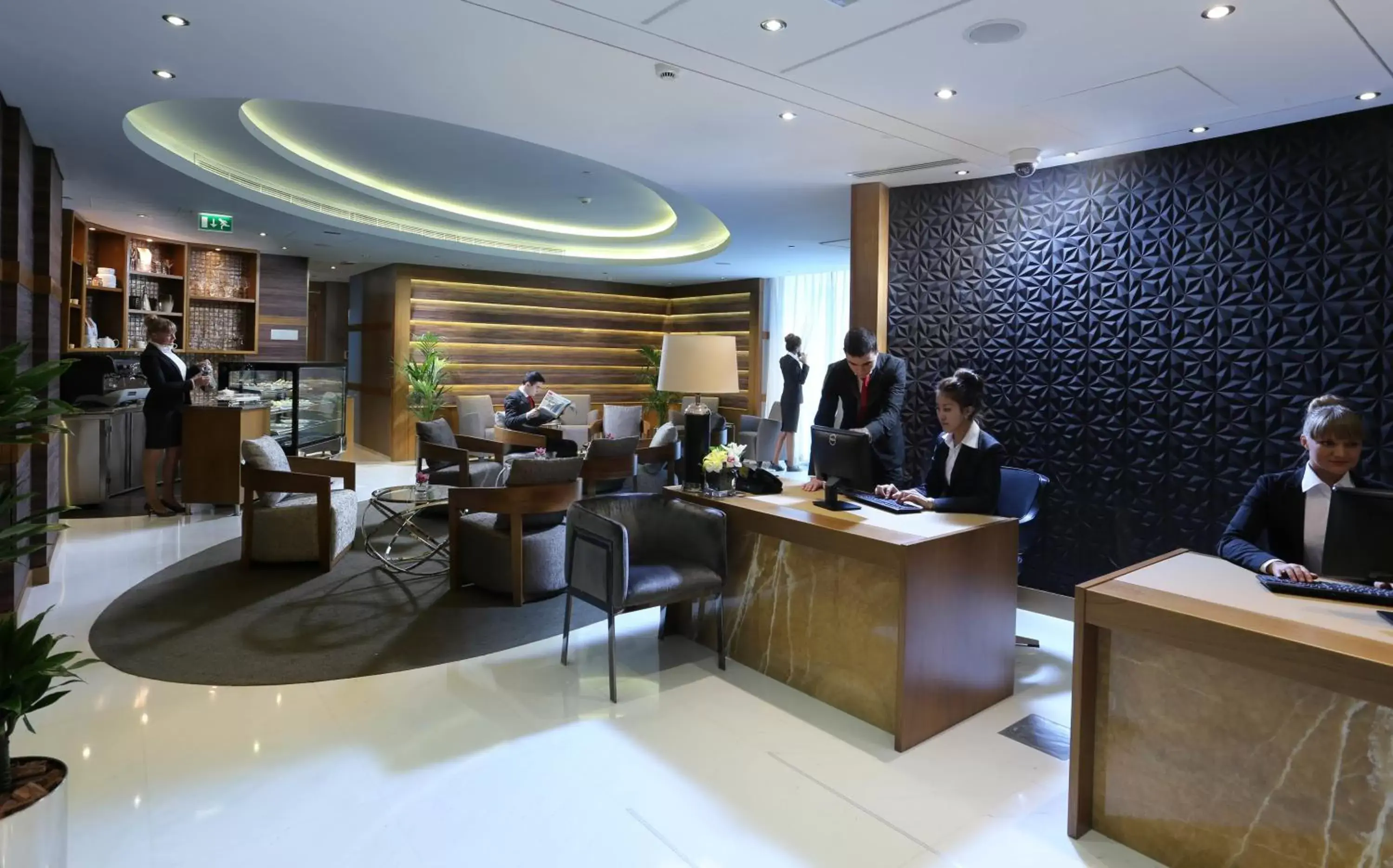 Lounge or bar, Lobby/Reception in TRYP by Wyndham Abu Dhabi City Center