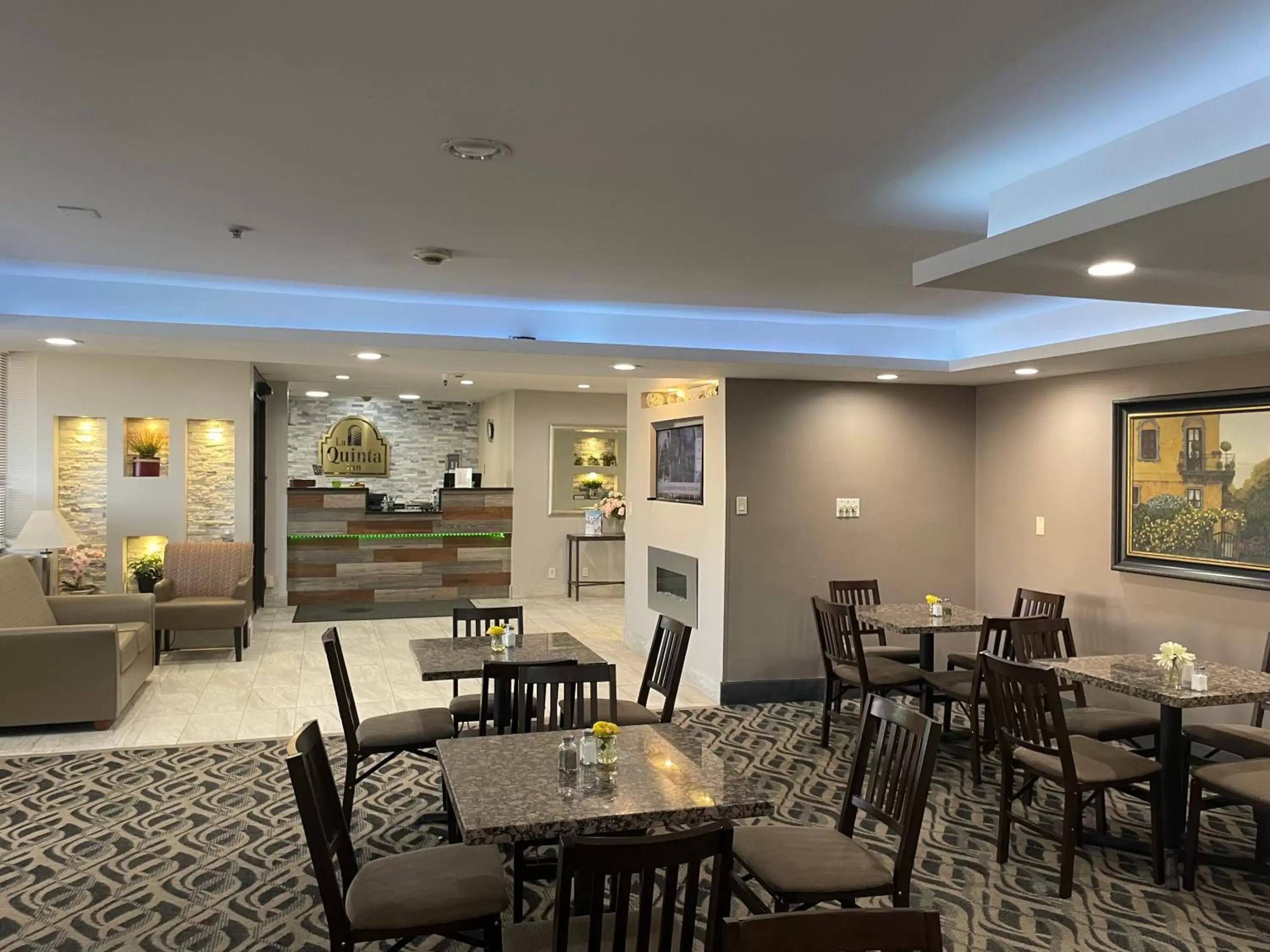 Restaurant/Places to Eat in La Quinta Inn by Wyndham Cincinnati North