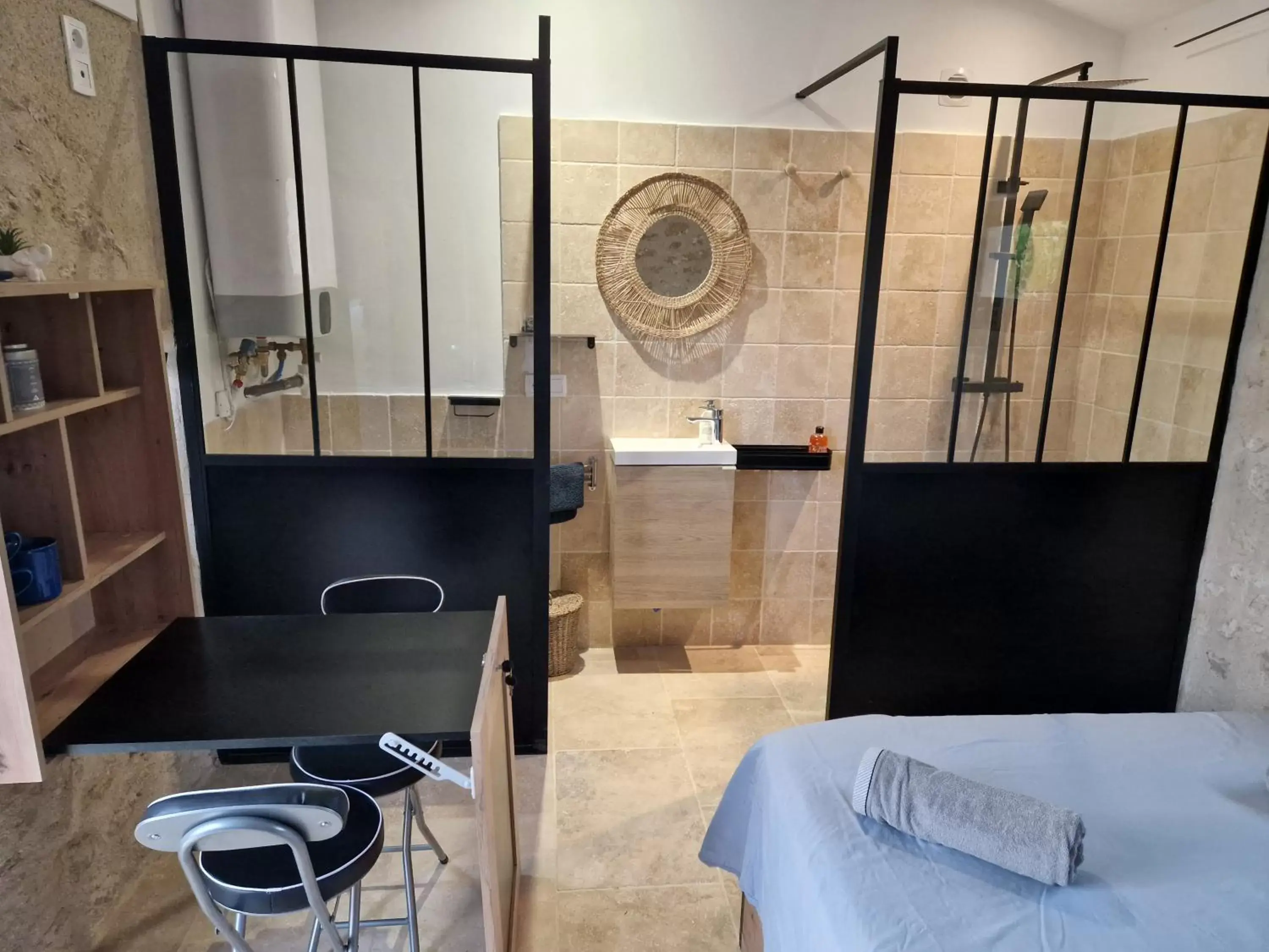 Small Double Room in Bastide Bellugue Maison d'hôtes réseau Bienvenue à La Ferme à 3 minutes de Lourmarin Small Double Room in Bastide Bellugue Maison d'hôtes réseau Bienvenue à La Ferme à 3 minutes de Lourmarin