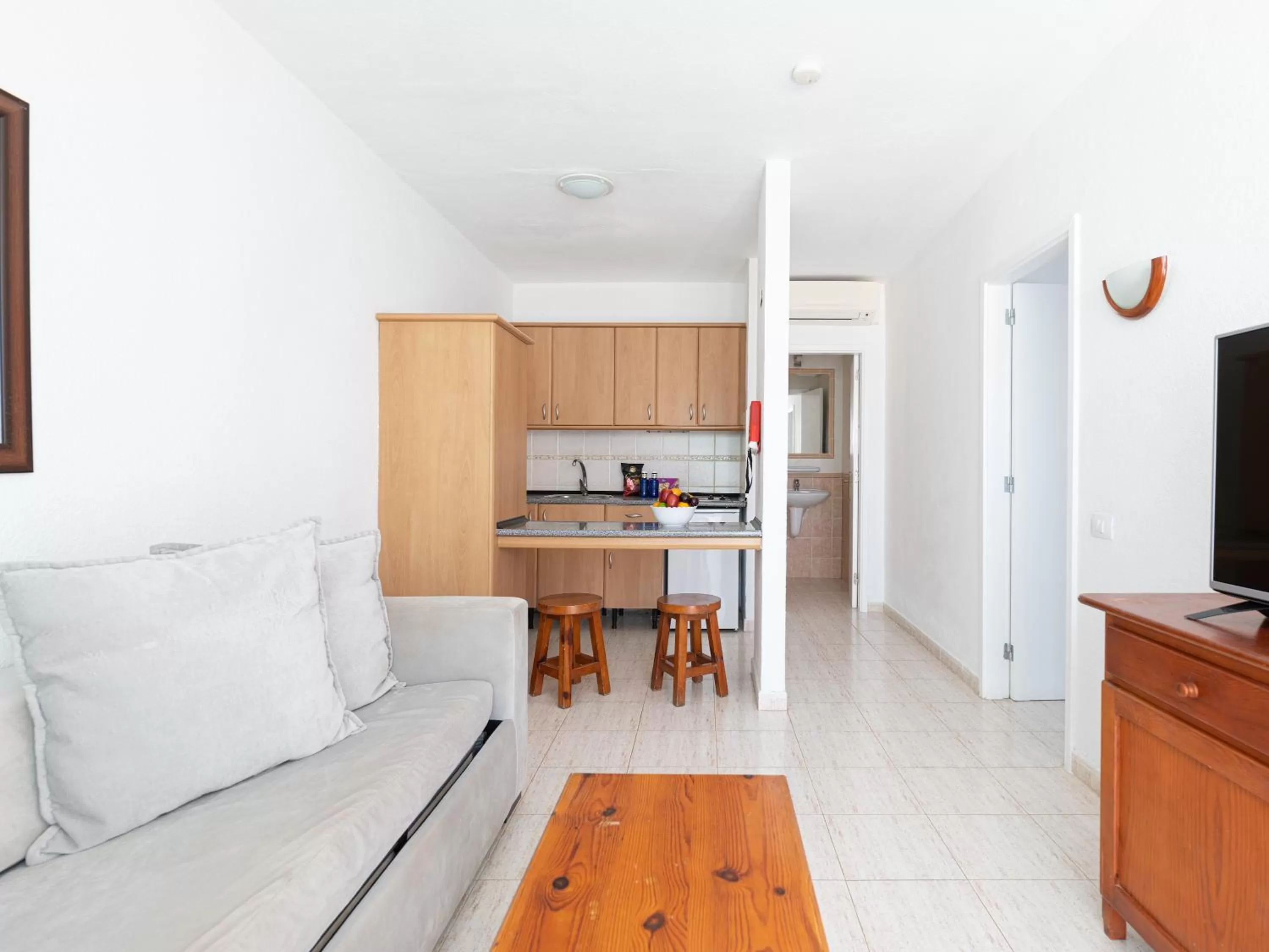Kitchen or kitchenette, Kitchen/Kitchenette in HomeForGuest Apartamento 13 con terraza y piscina en Corralejo