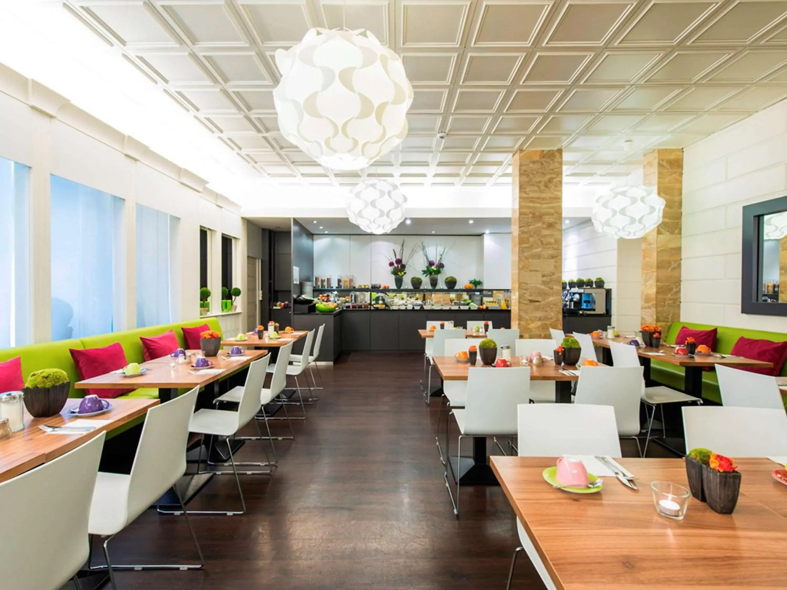 Lounge or bar, Restaurant/Places to Eat in Ibis Styles Frankfurt City