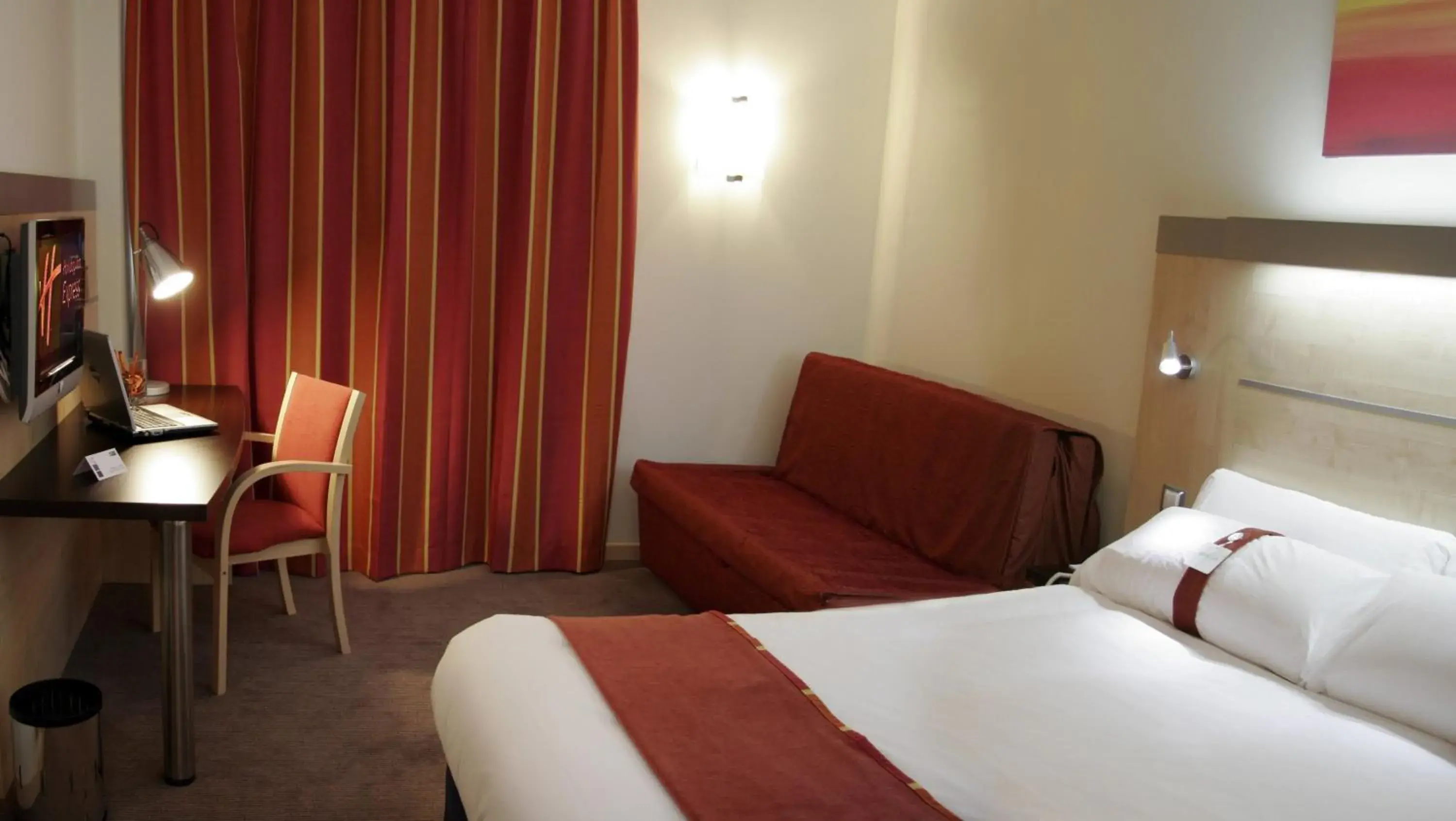 Photo of the whole room, Bed in Holiday Inn Express Madrid-Getafe