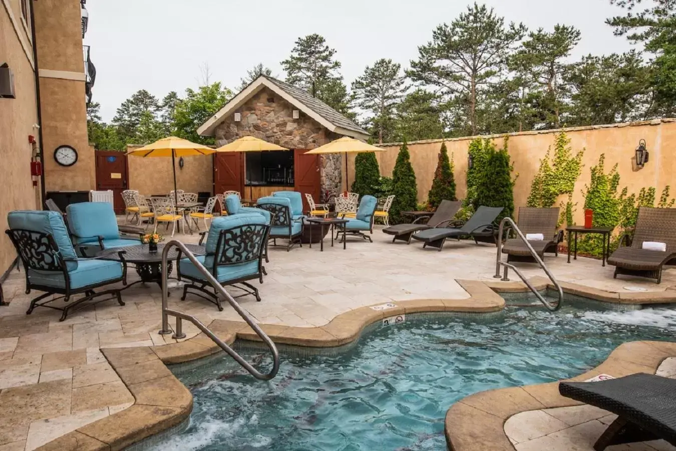 Hot Tub, Swimming Pool in Mirbeau Inn & Spa - Plymouth