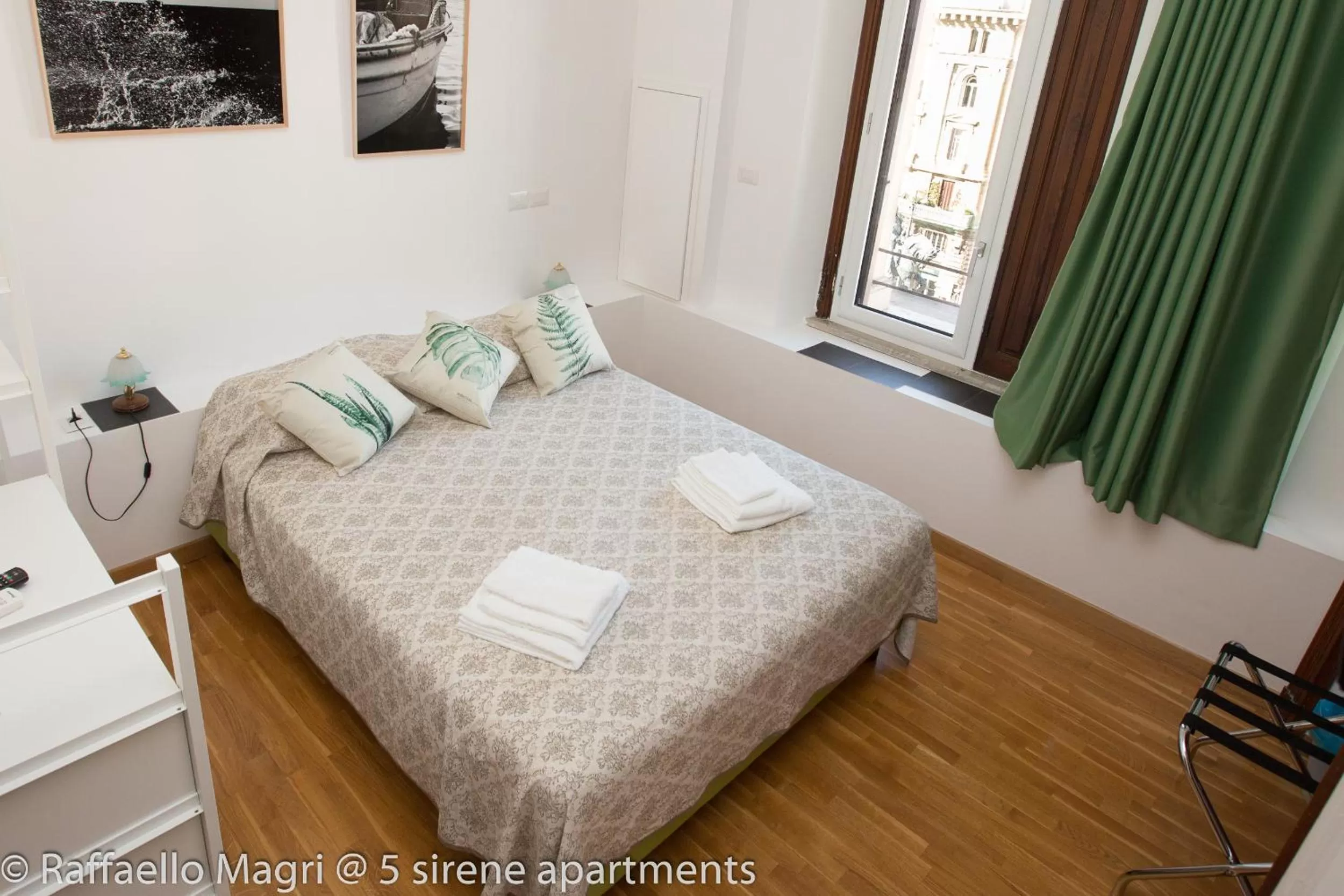 Bedroom, Bed in 5 sirene