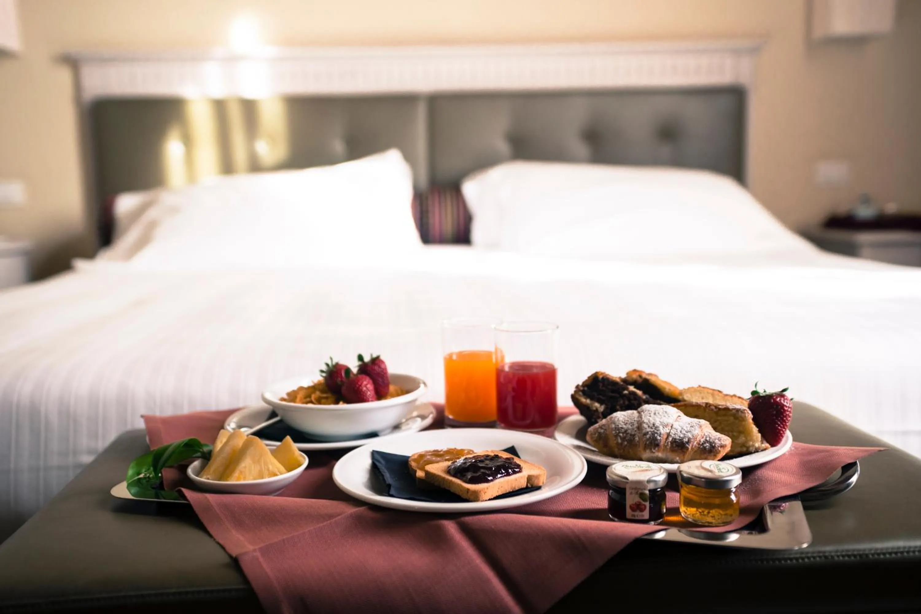 Breakfast, Bed in LHP Certaldo Resort
