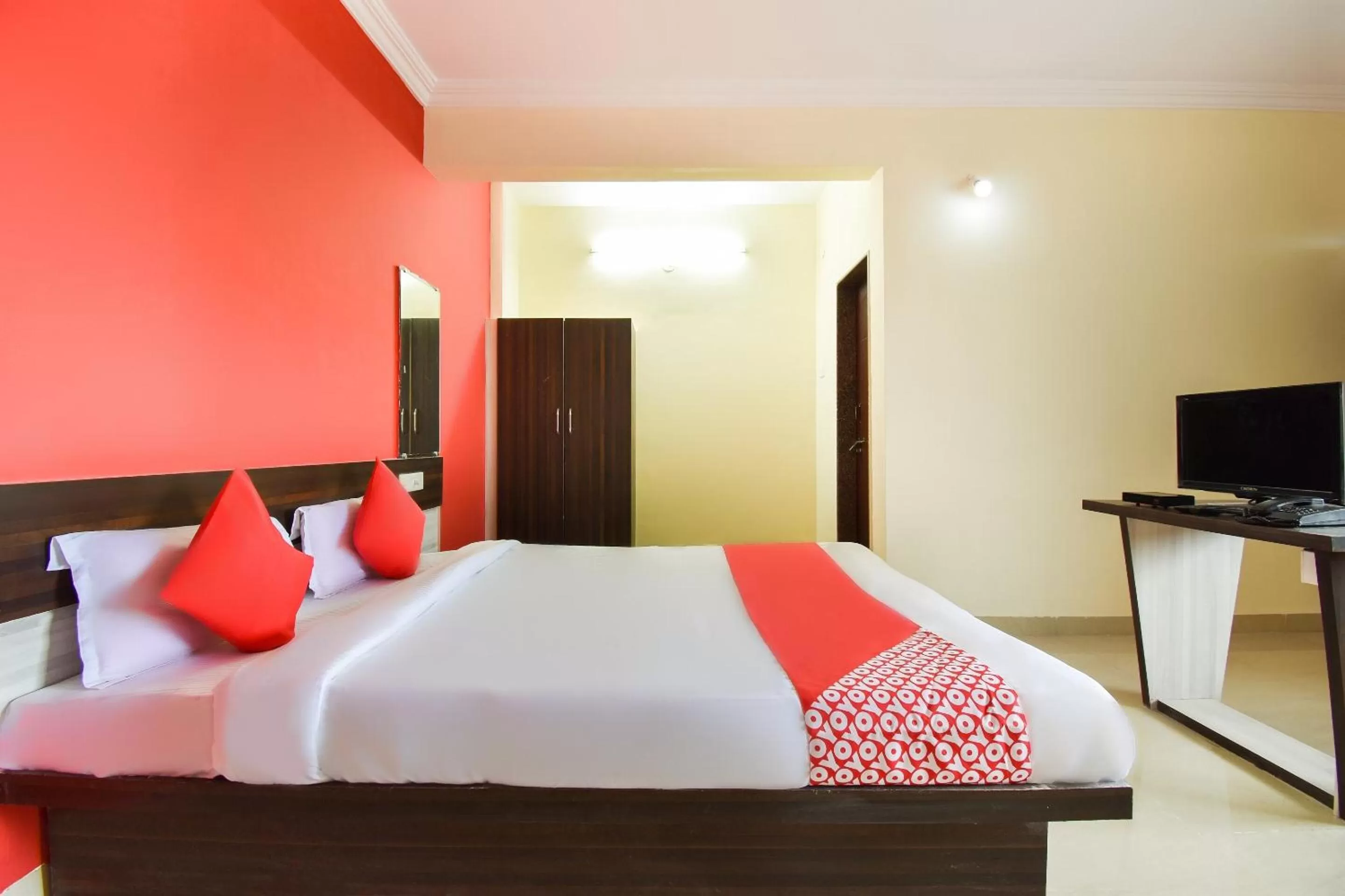 Bedroom, Bed in OYO Flagship 43302 Hotel Sargam