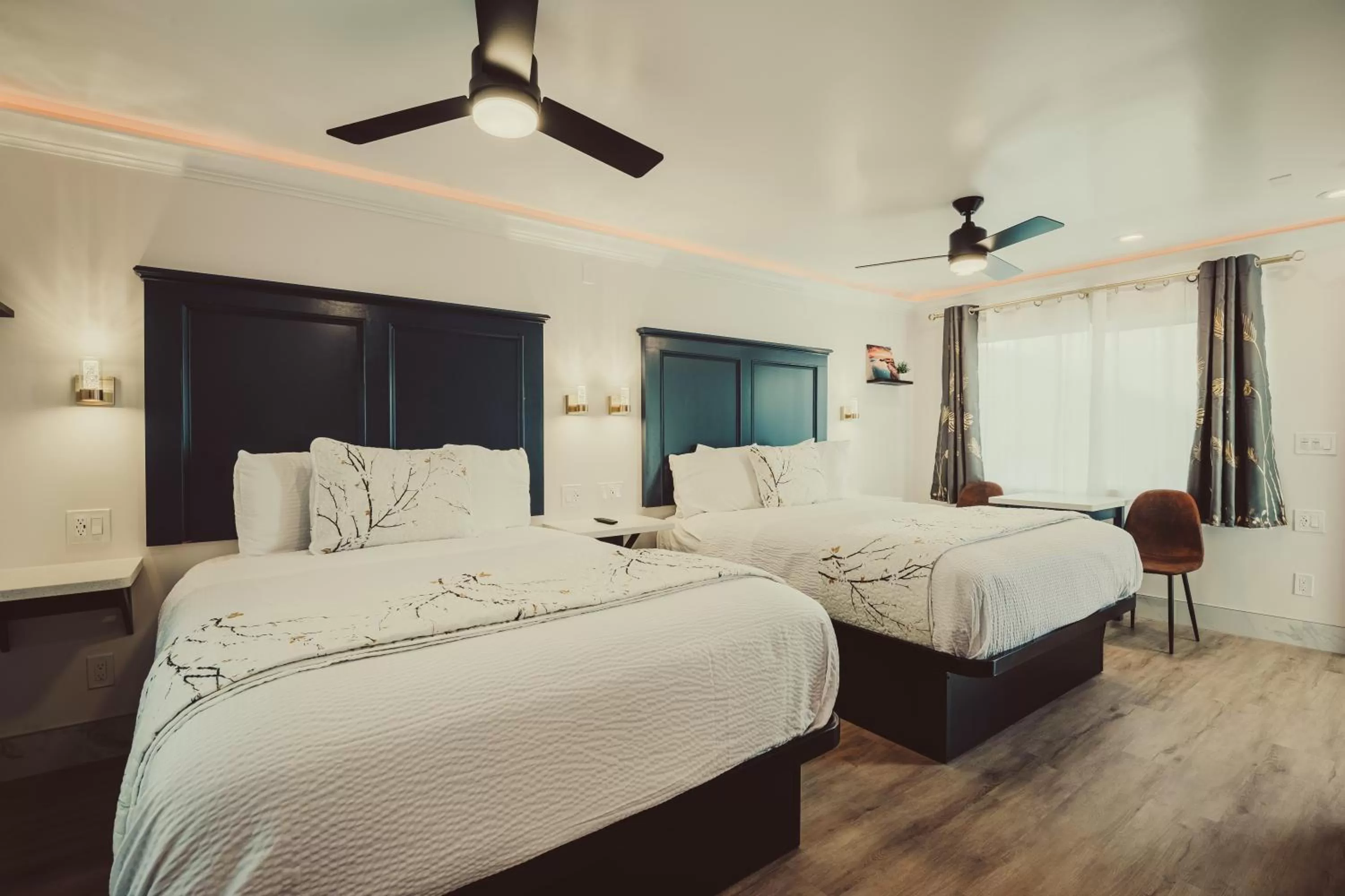 Bed in Blufftop Inn & Suites - Wharf/Restaurant District