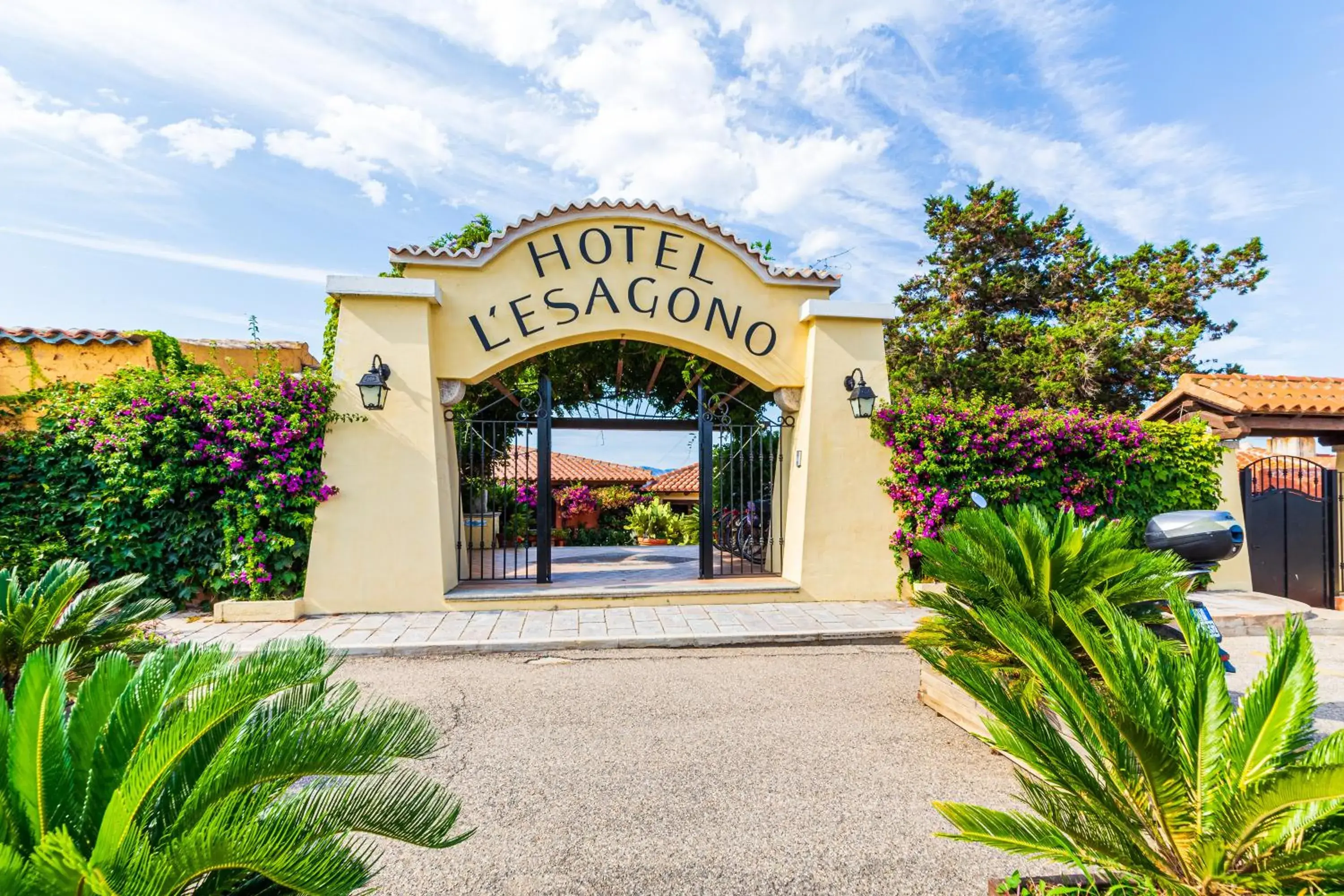 Facade/entrance in Hotel L'Esagono