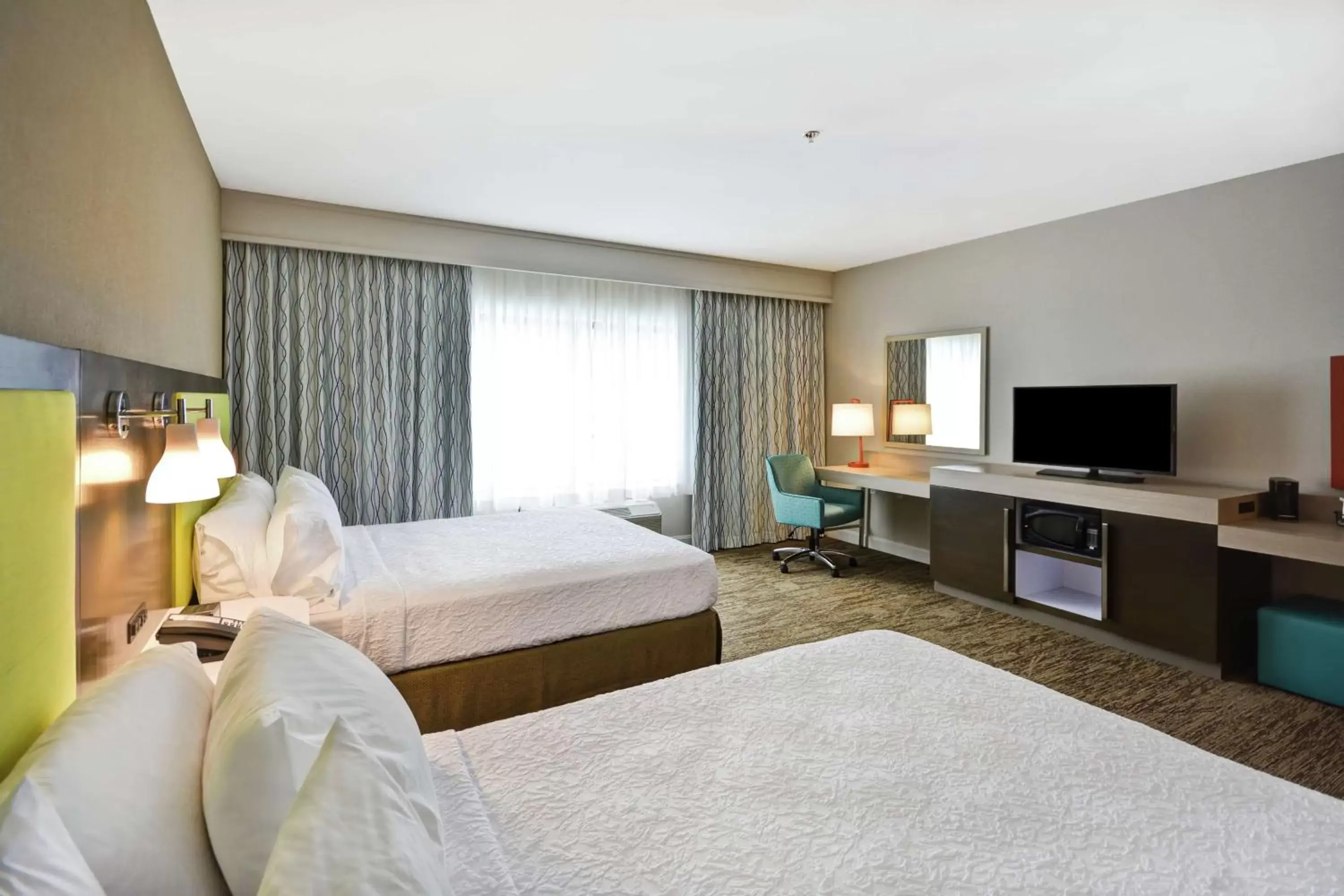 Bedroom, Bed in Hampton Inn Suites Grants Pass