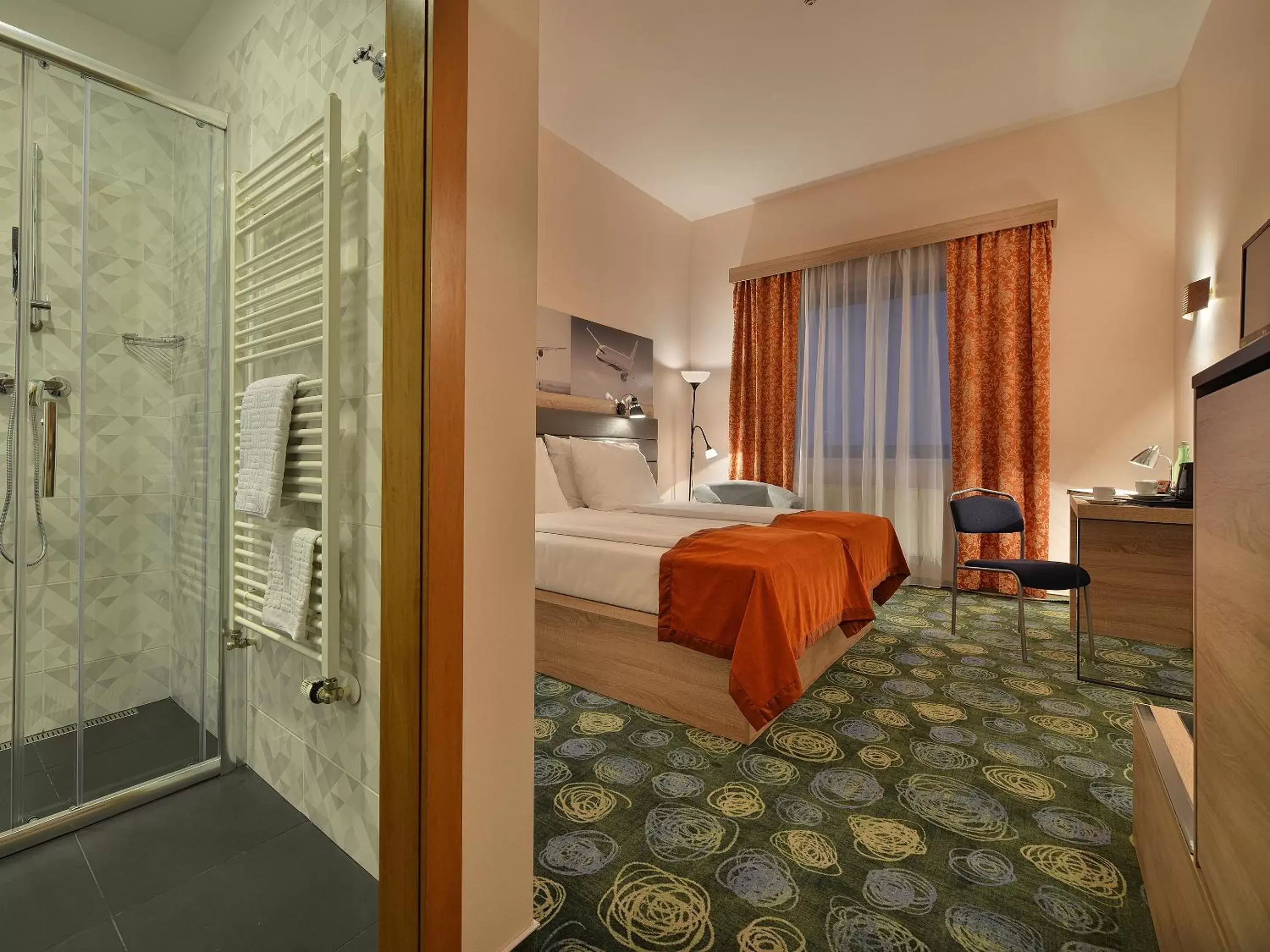 Shower, Bed in Ramada Airport Hotel Prague