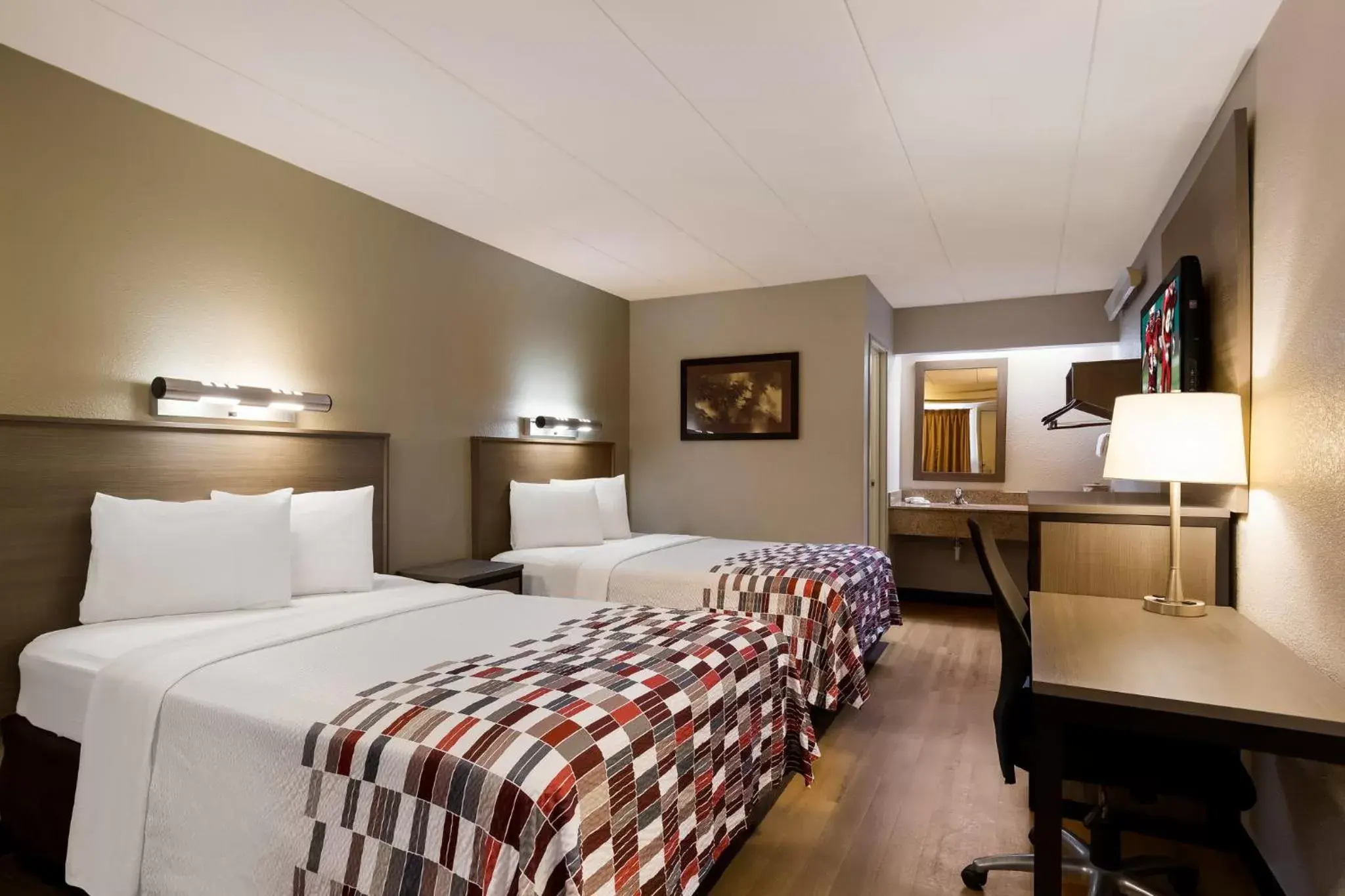 Photo of the whole room, Bed in Red Roof Inn Wilkes-Barre Arena Photo of the whole room, Bed in Red Roof Inn Wilkes-Barre Arena