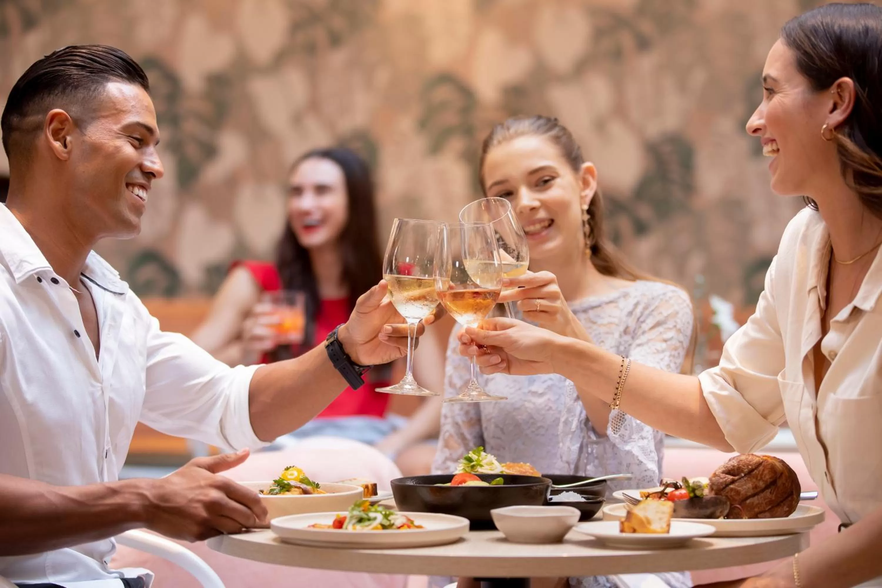 Restaurant/places to eat in Novotel Sydney International Airport