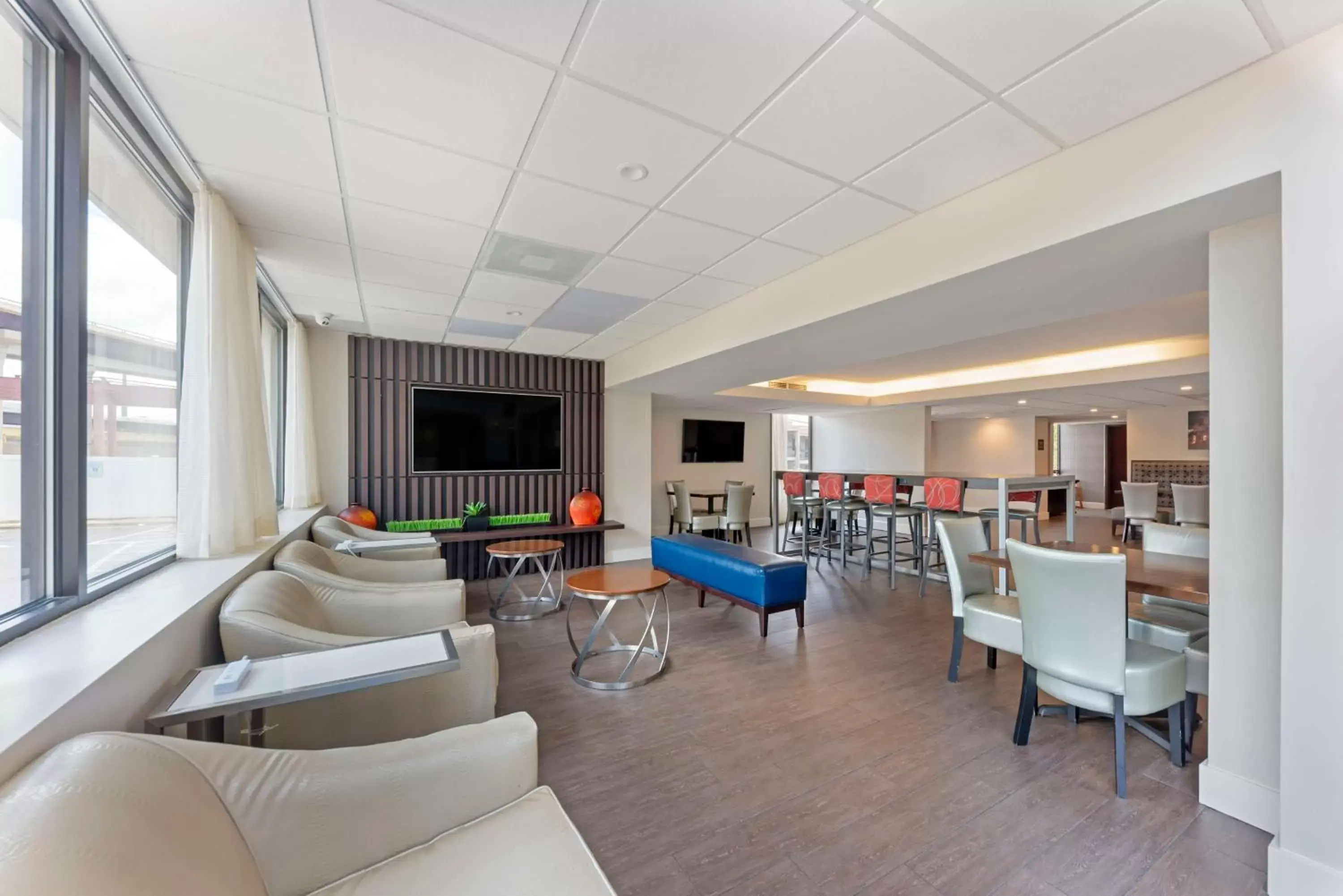 Lobby or reception, Lounge/Bar in Best Western Plus Austin Central